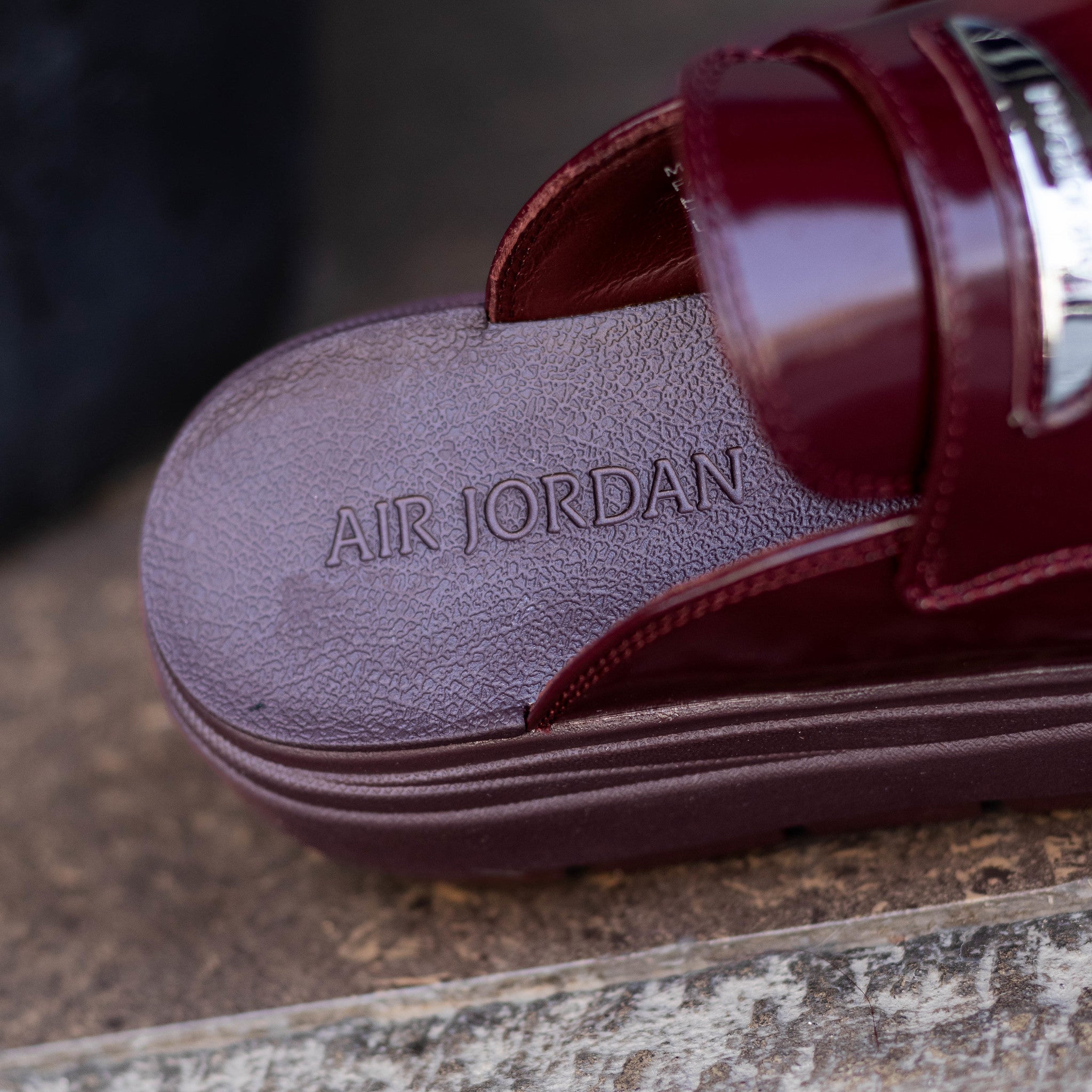 JORDAN MULE DARK TEAM RED W