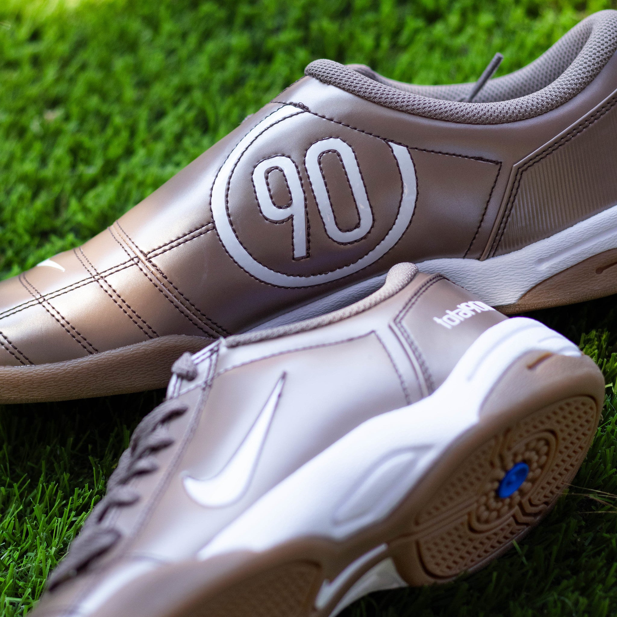 NIKE TOTAL 90 MINK BROWN