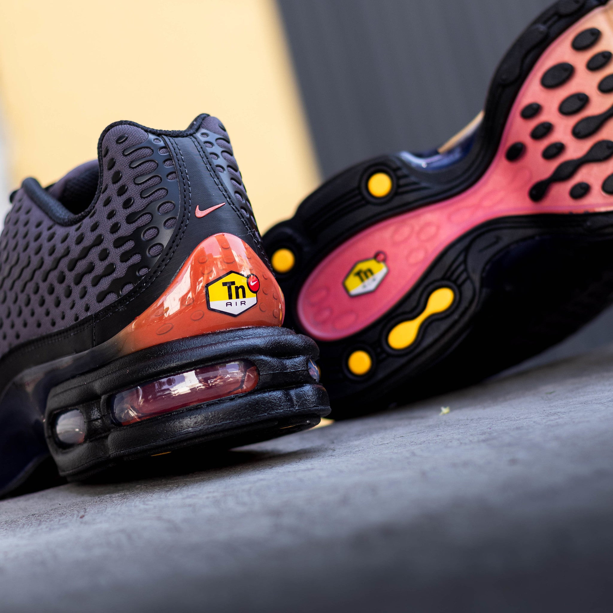 NIKE AIR MAX PLUS VIII BLACK ASH