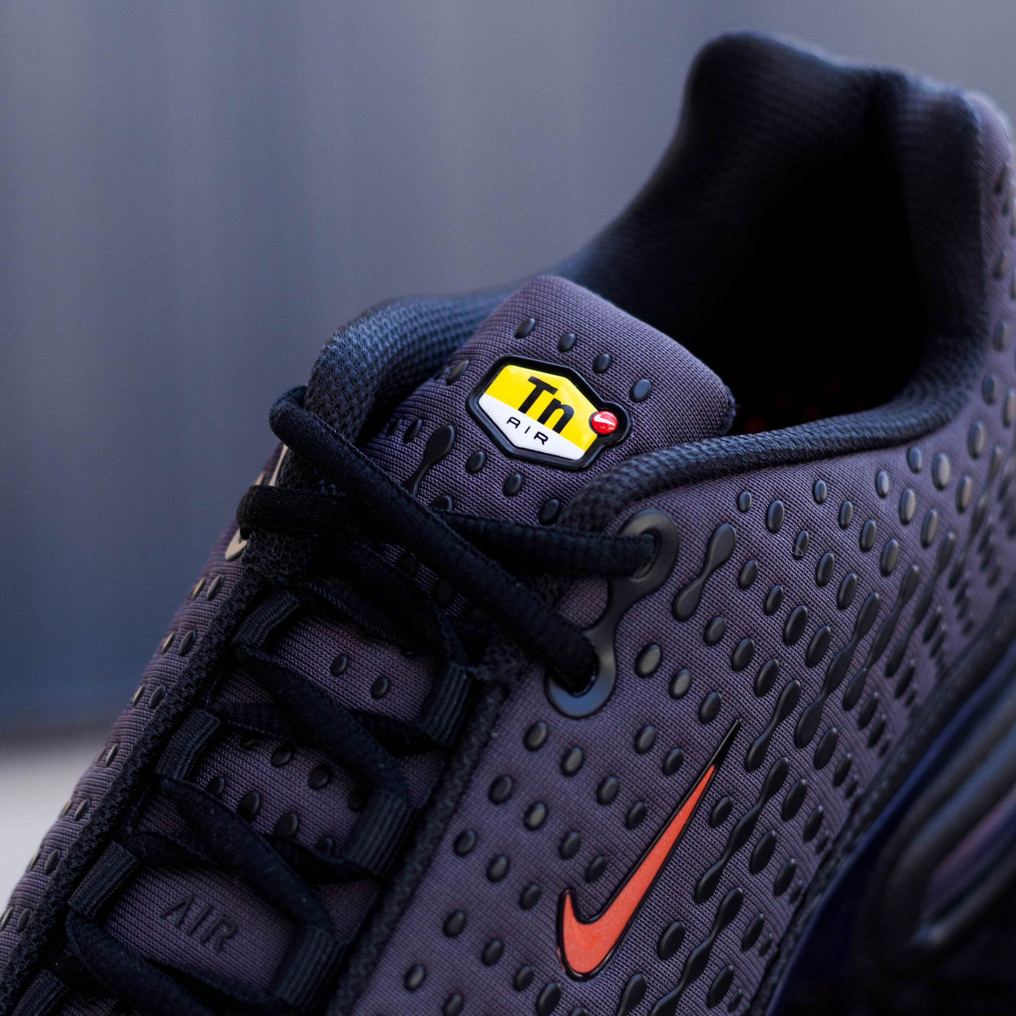 NIKE AIR MAX PLUS VIII BLACK ASH