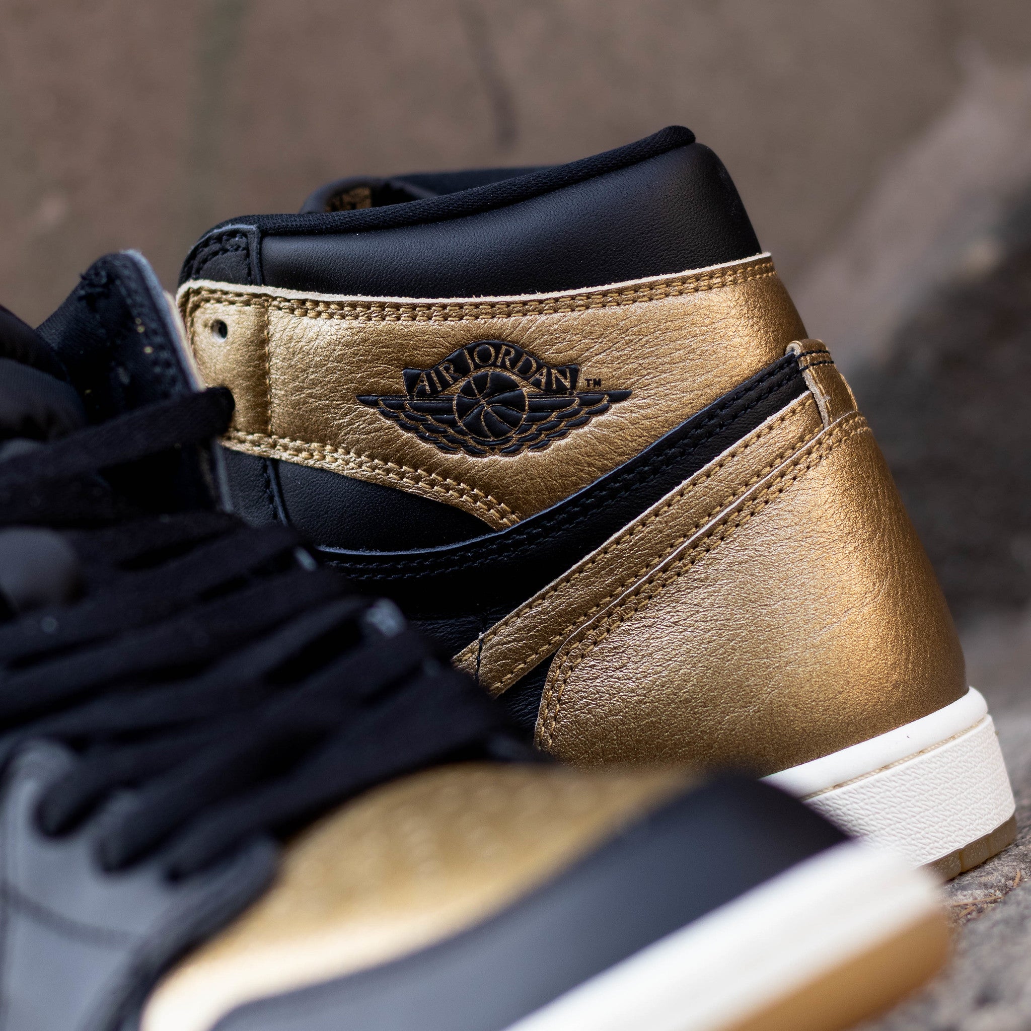 AIR JORDAN 1 HIGH BLACK AND GOLD