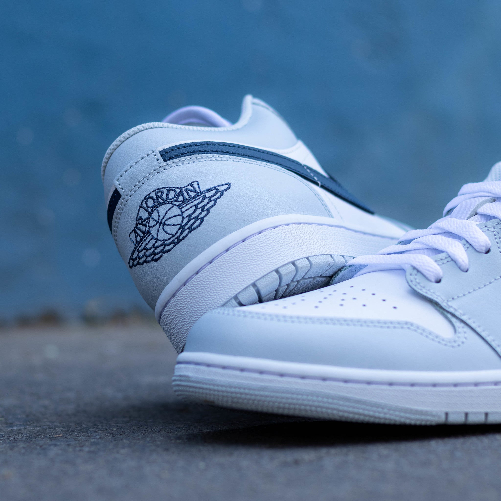 AIR JORDAN 1 LOW AURA WHITE