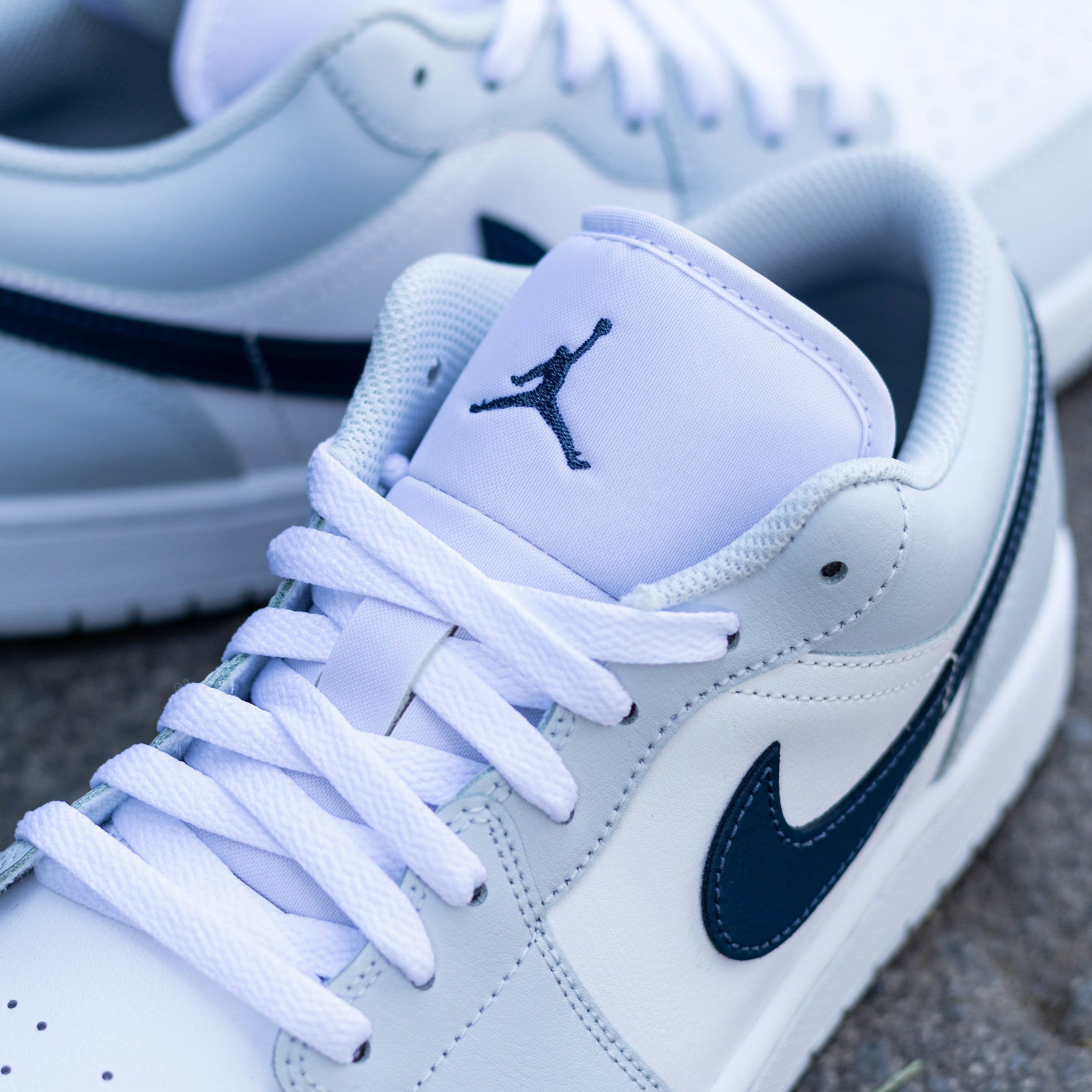 AIR JORDAN 1 LOW AURA WHITE