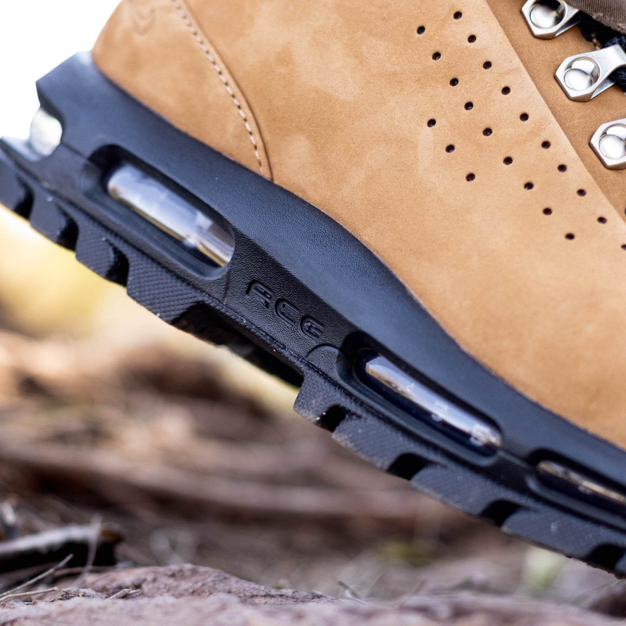 NIKE AIR MAX GOADOME LOW TAUPE