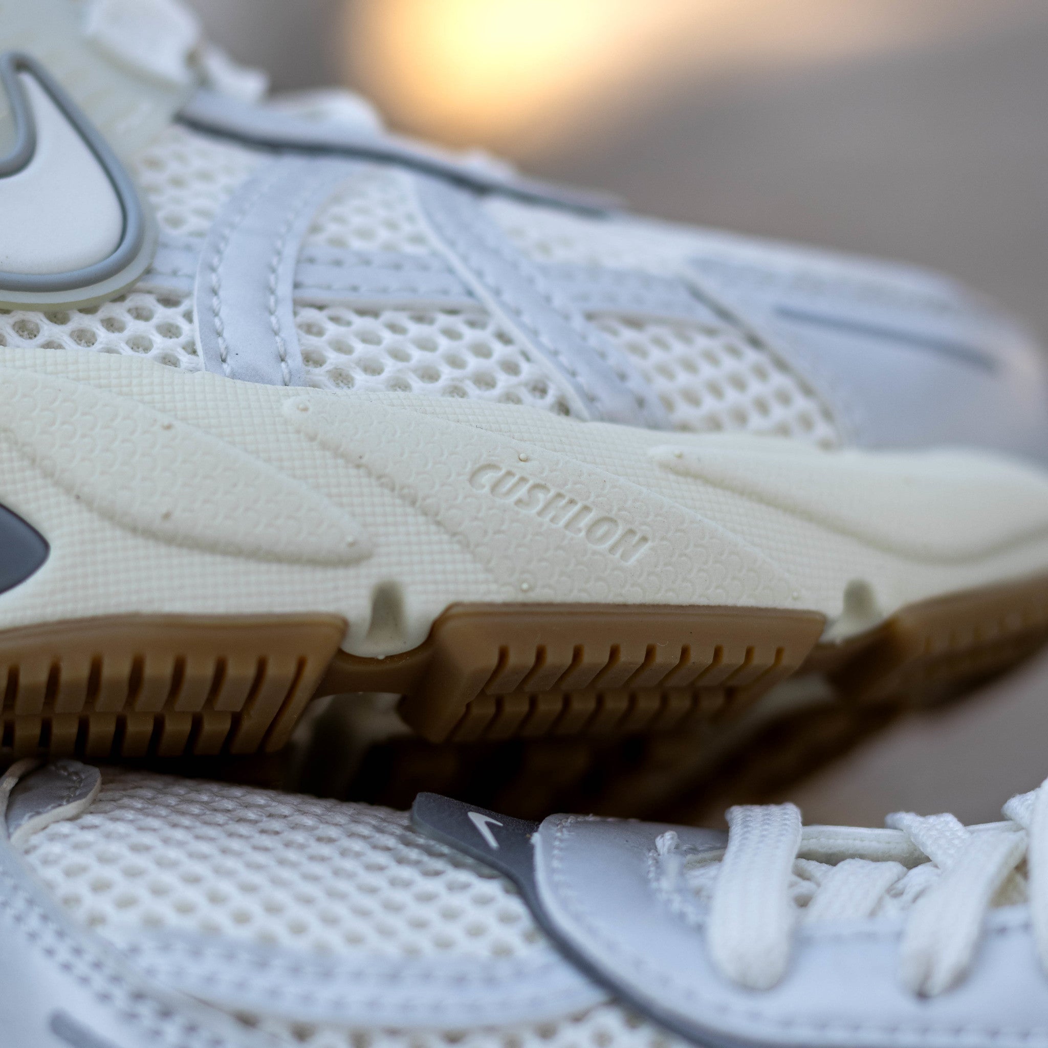 NIKE V2K RUN BEIGE METALLIC W