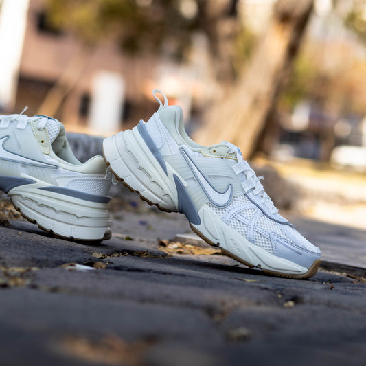 NIKE V2K RUN BEIGE METALLIC W