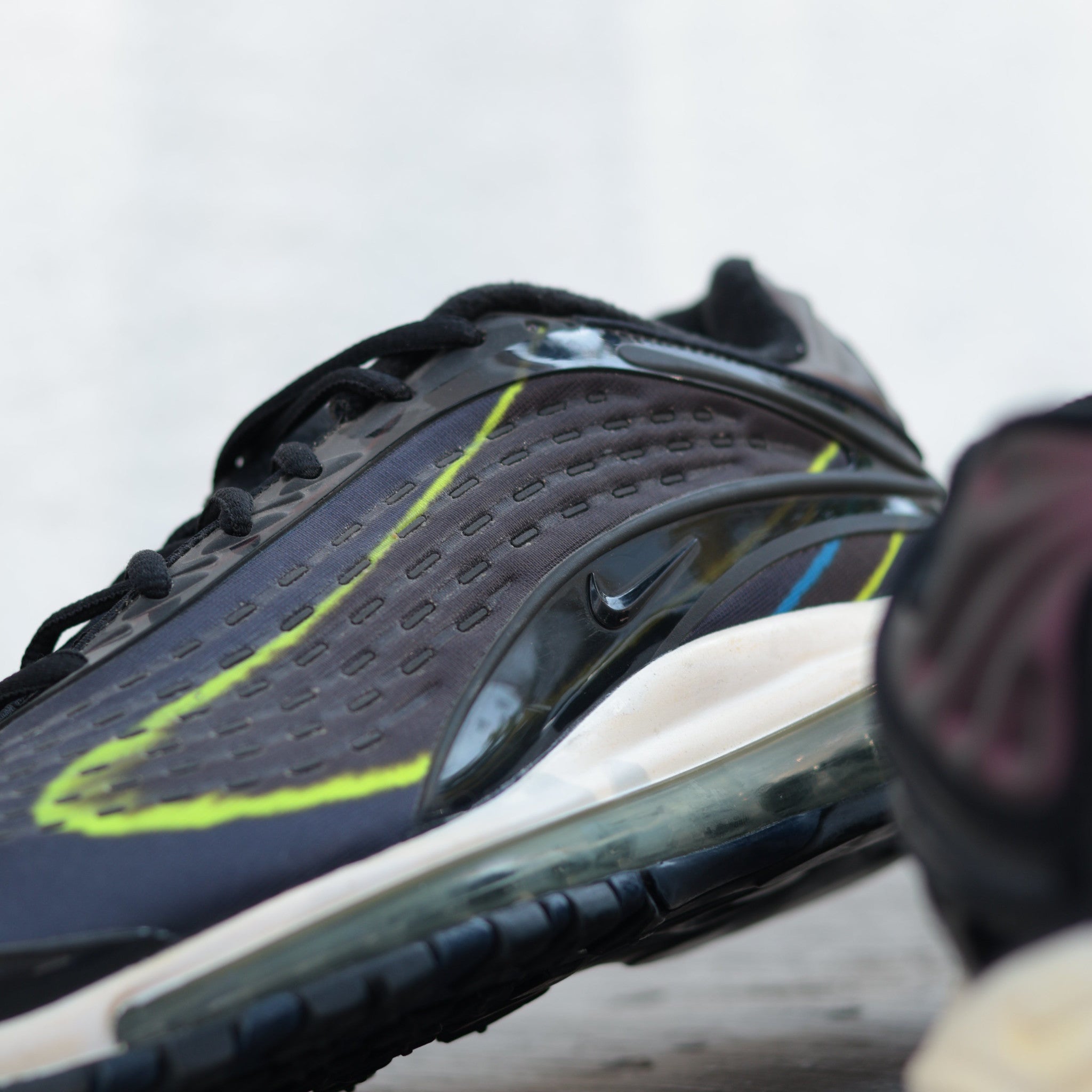 NIKE AIR MAX DELUX NAVY BLACK