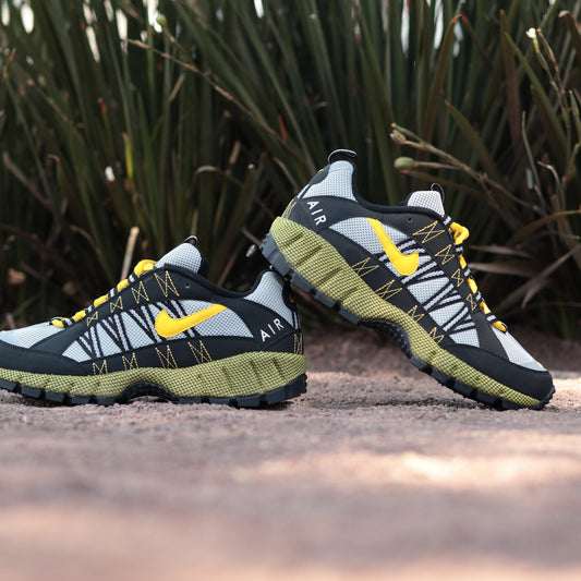 NIKE AIR HUMARA 17 MAIZE SWOOSH