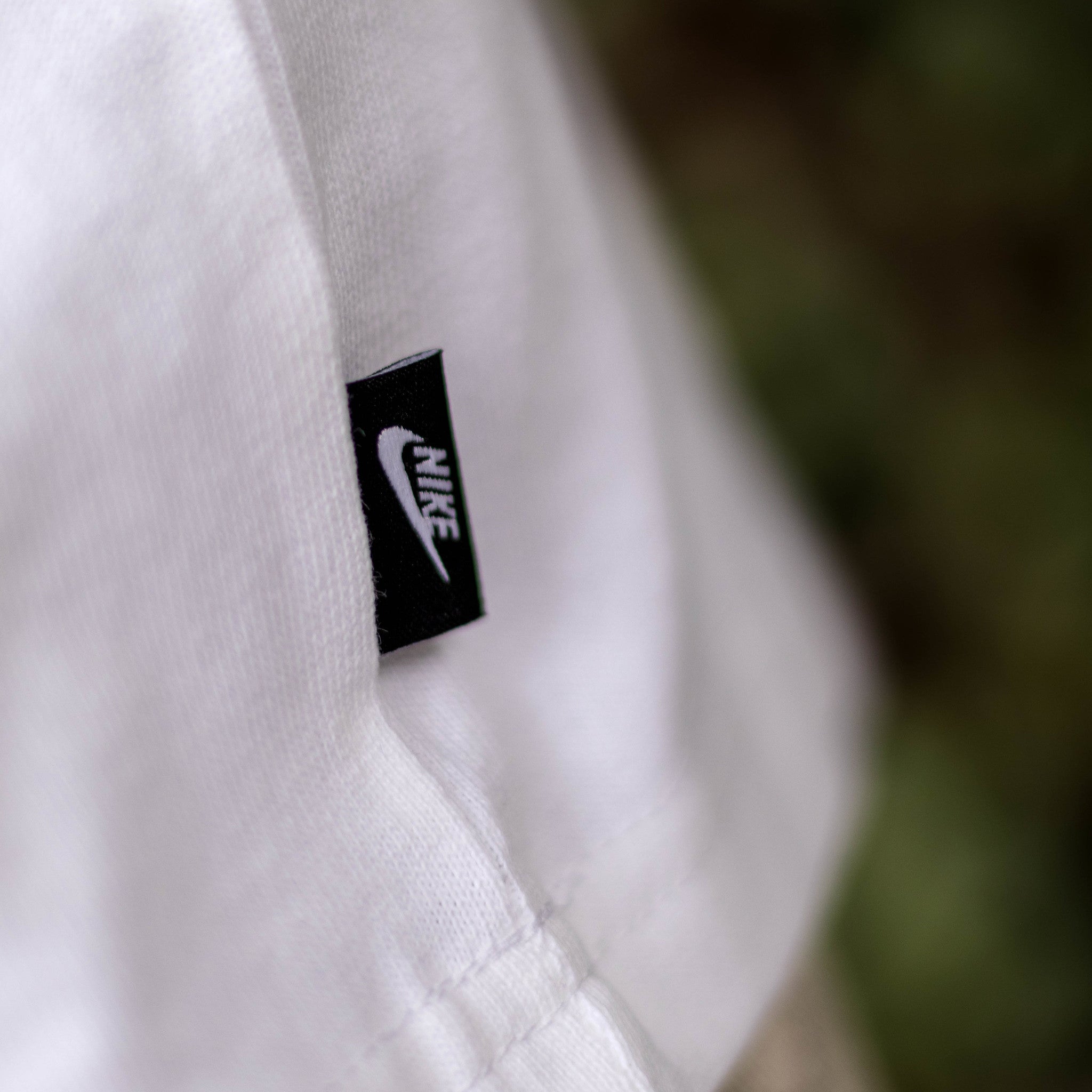 NIKE ESSENTIALS TEE WHITE