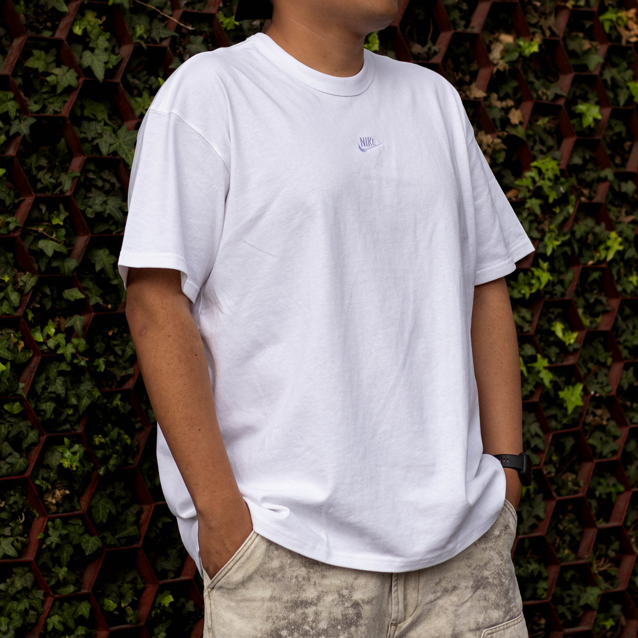 NIKE ESSENTIALS TEE WHITE