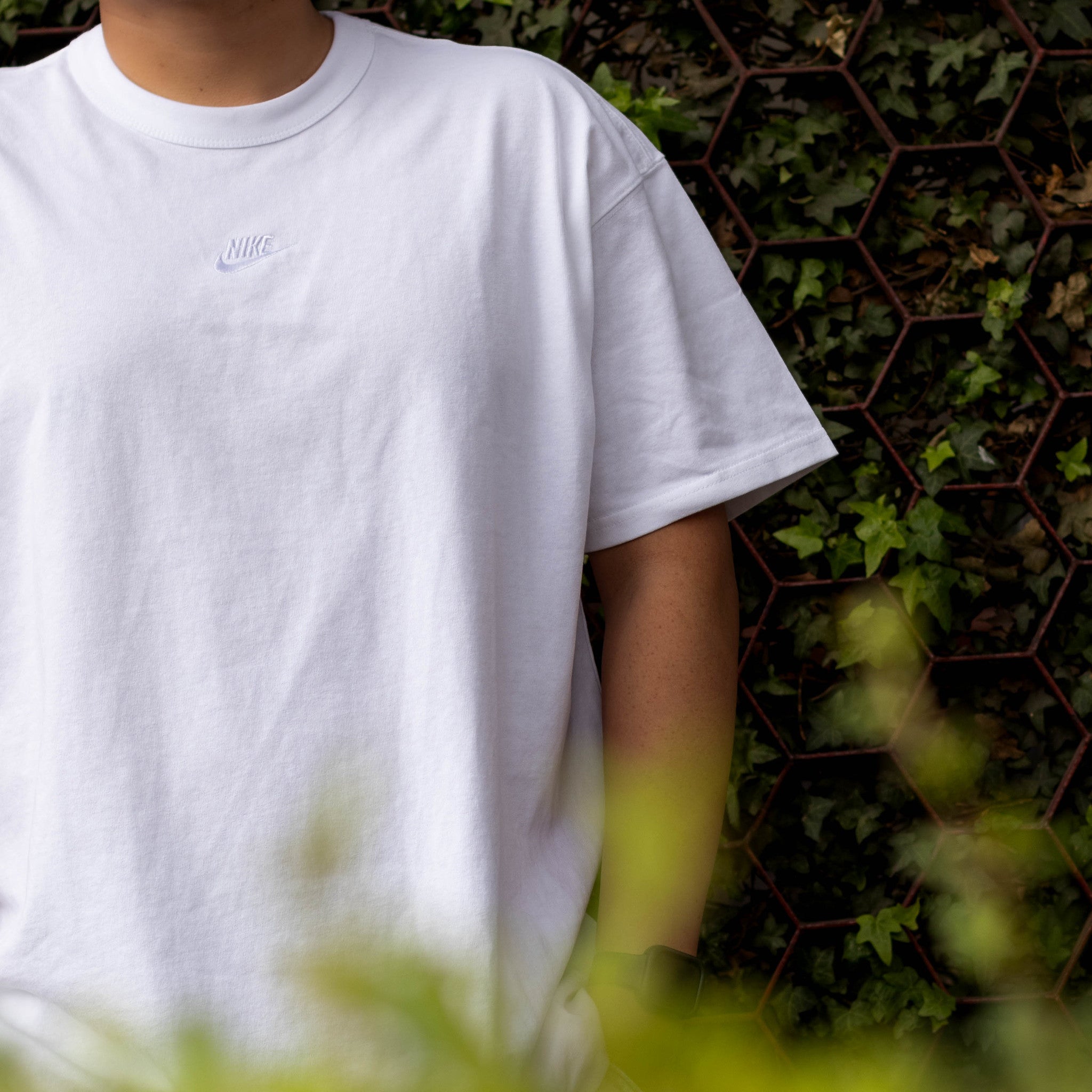 NIKE ESSENTIALS TEE WHITE