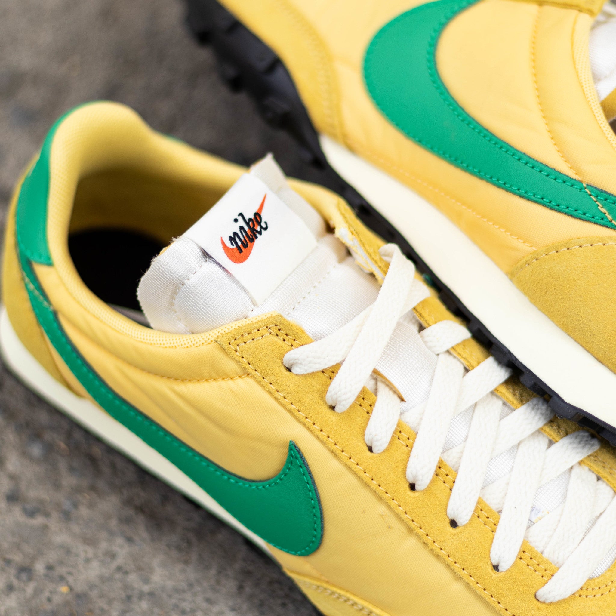 NIKE WAFFLE RACER TOPAZ GOLD