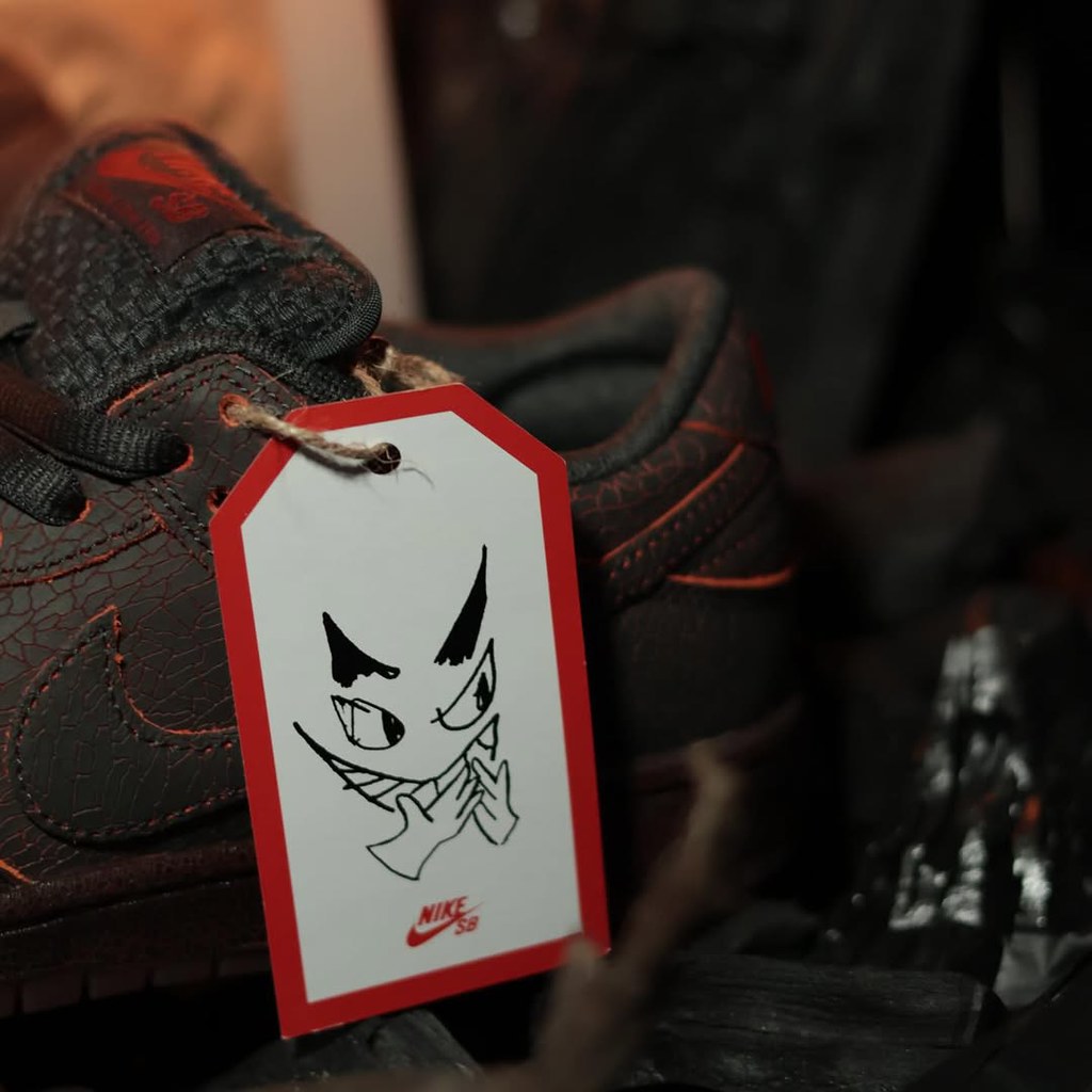 NIKE SB DUNK LOW KRAMPUS