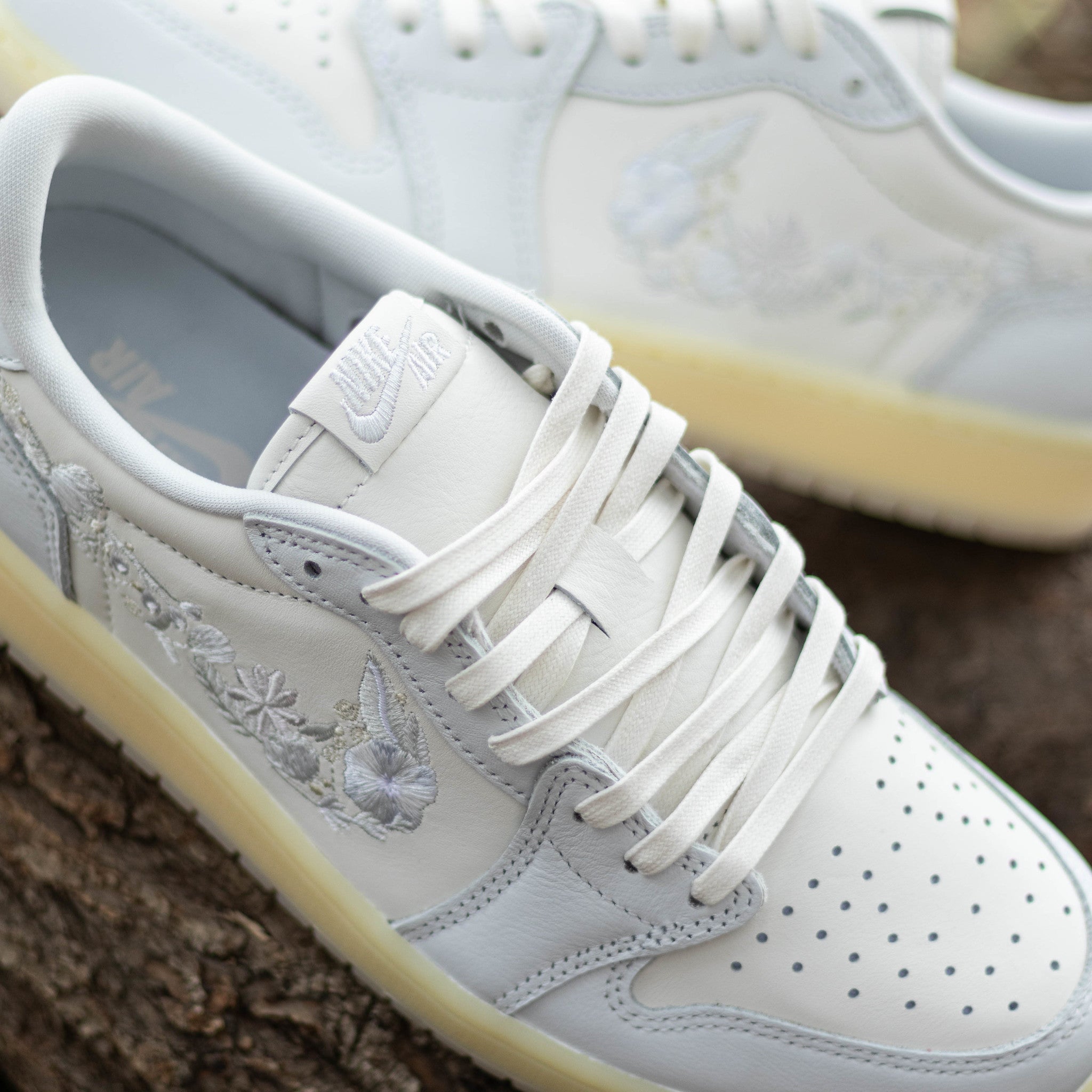 AIR JORDAN 1 LOW OG FLORAL SWOOSH