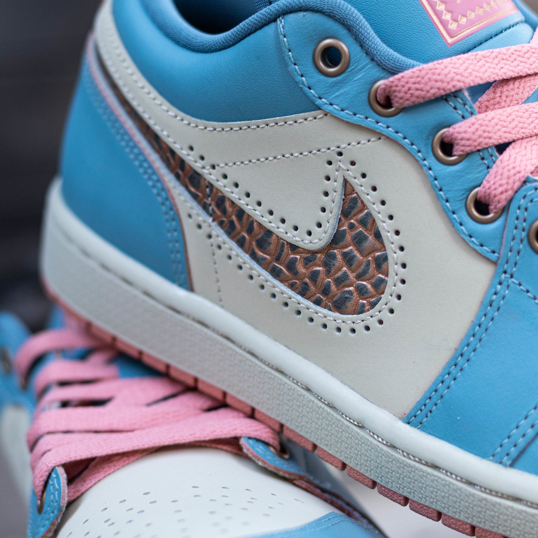 AIR JORDAN 1 LOW SOMOS ETERNOS