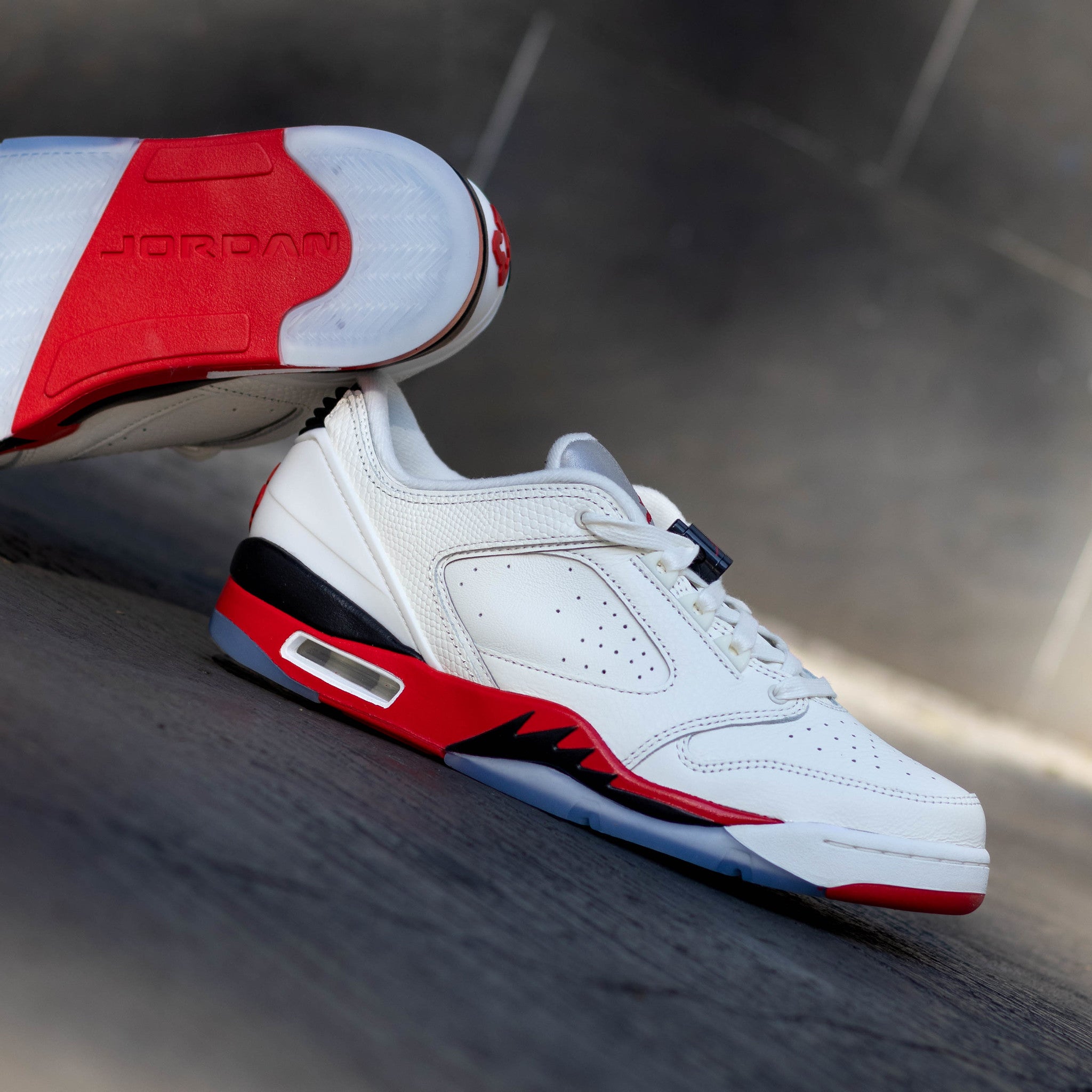 JORDAN SIXTY PLUS LOW FIRE RED