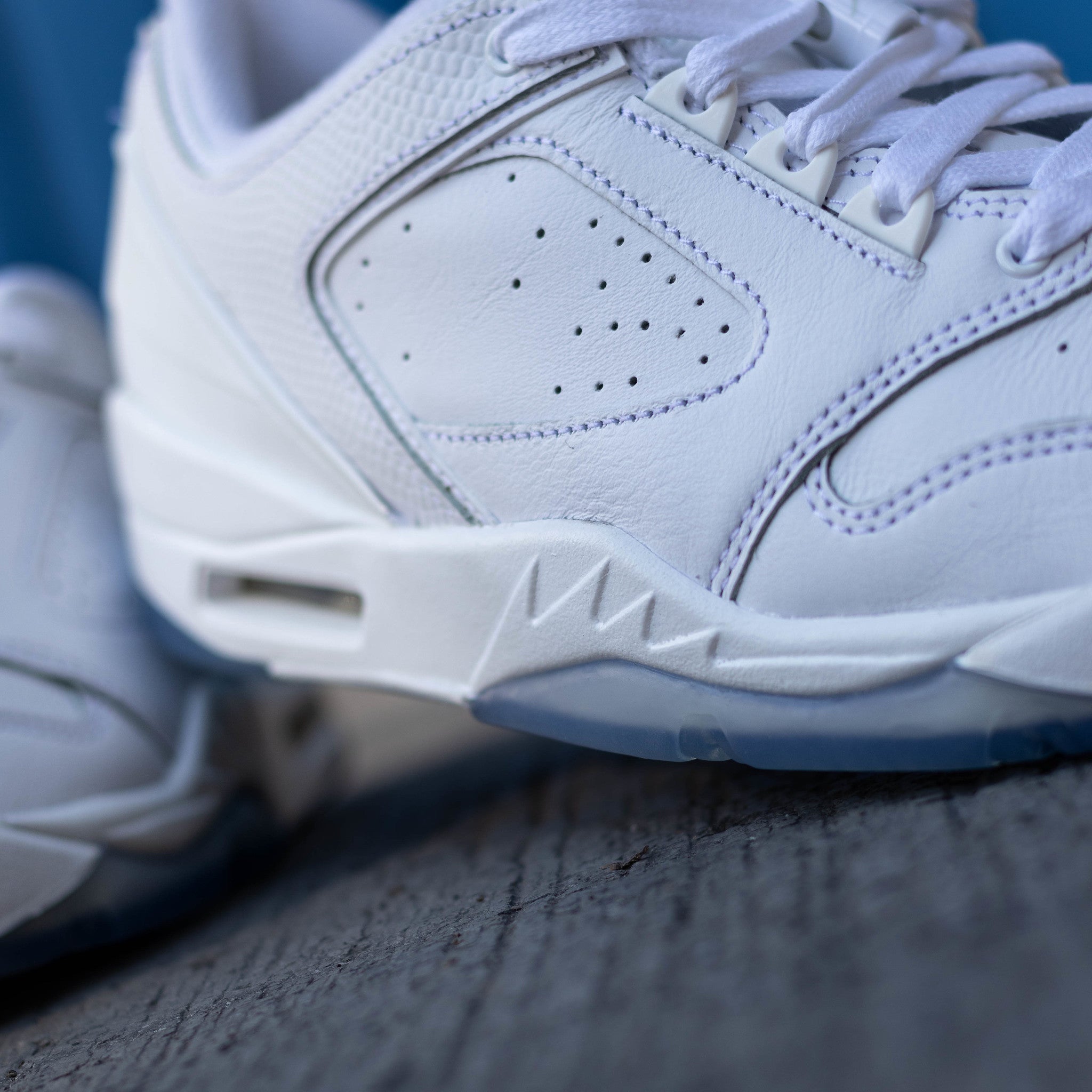 JORDAN SIXTY PLUS LOW PURE PLATINUM