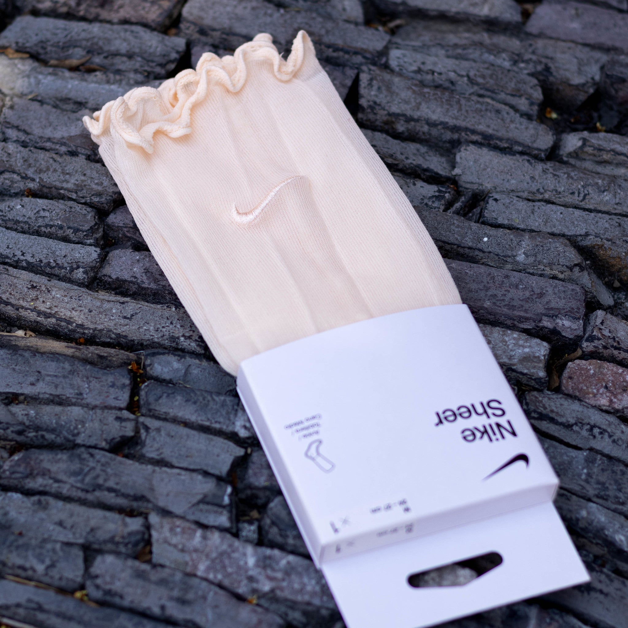 NIKE SOCKS SHEER GUAVA ICE