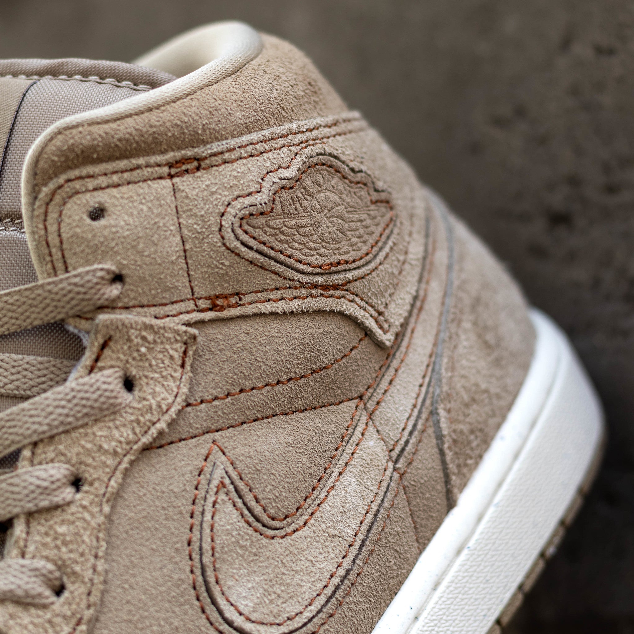 AIR JORDAN 1 MID KHAKI SUEDE