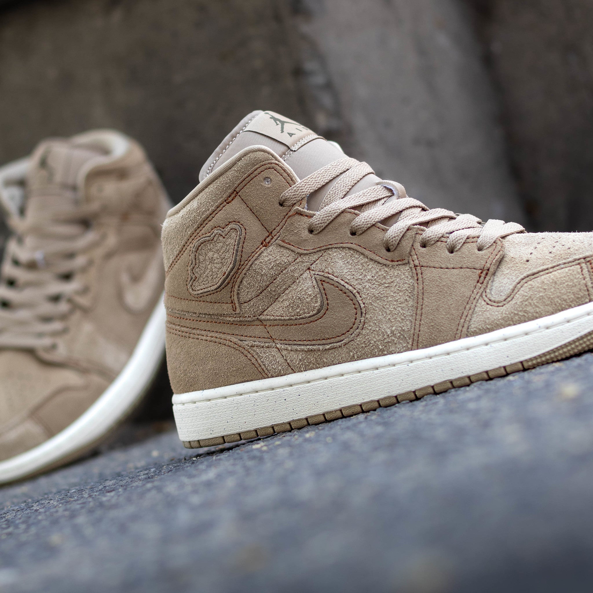 AIR JORDAN 1 MID KHAKI SUEDE