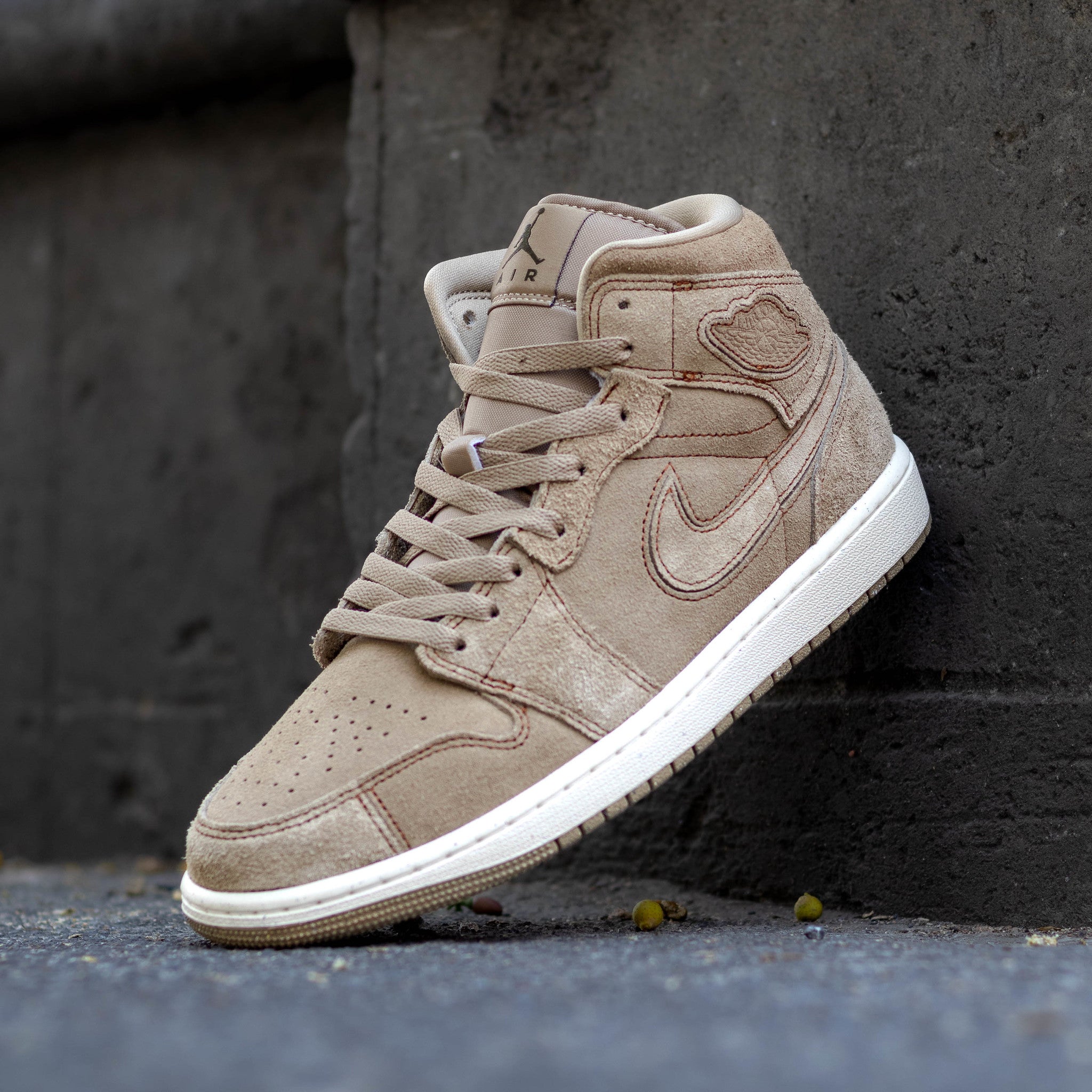 AIR JORDAN 1 MID KHAKI SUEDE