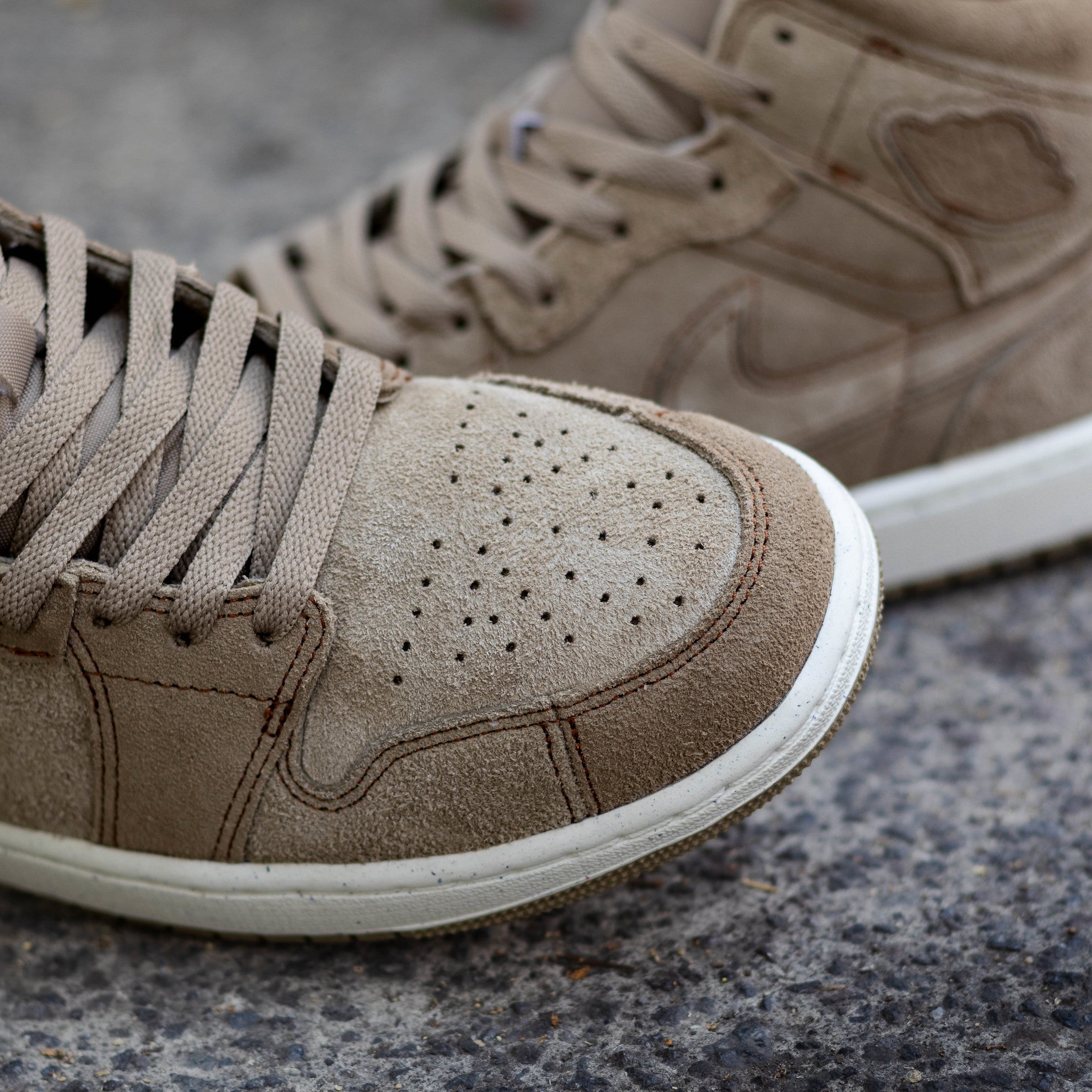 AIR JORDAN 1 MID KHAKI SUEDE