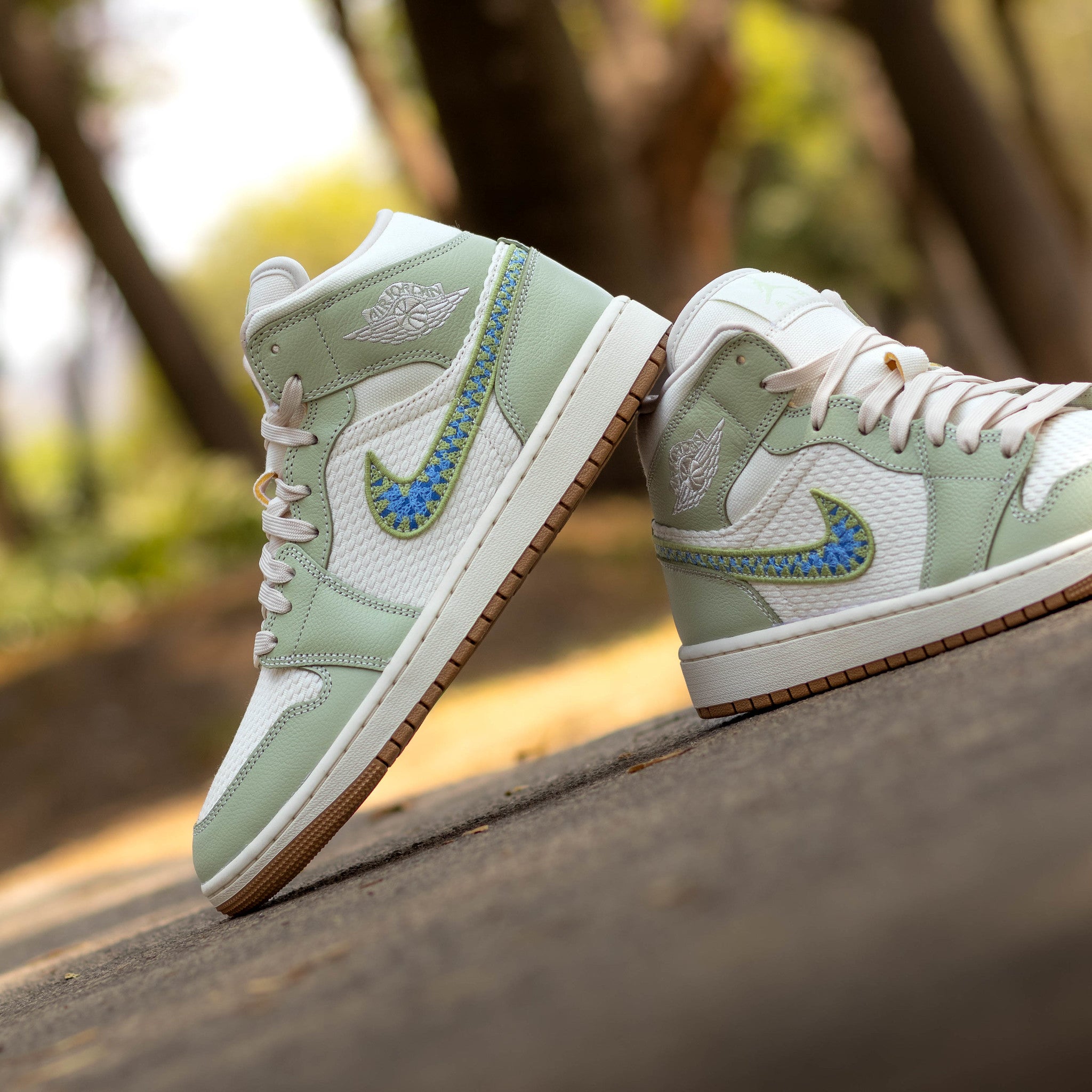 AIR JORDAN 1 MID AURA OLIVE W