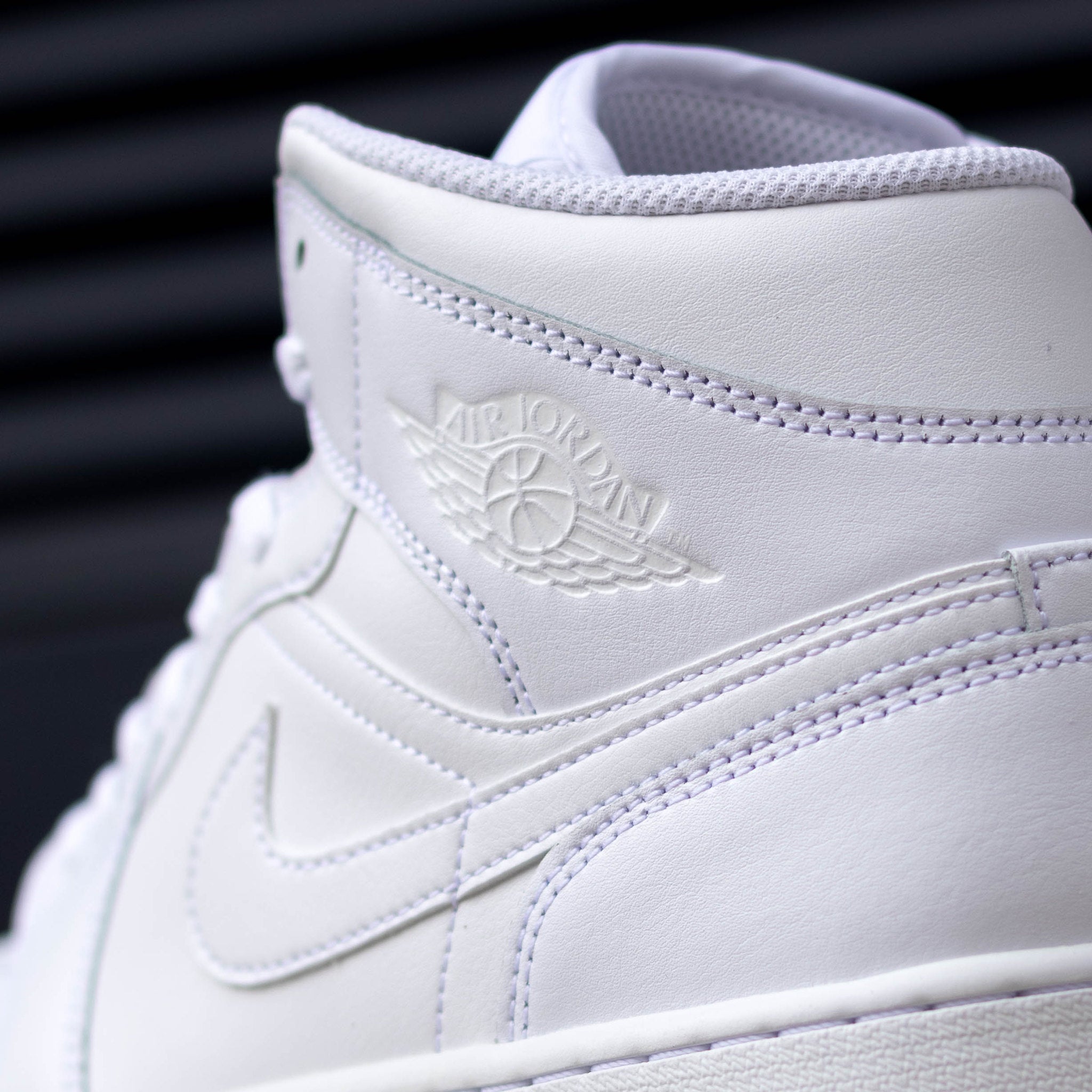 AIR JORDAN 1 MID TRIPLE WHITE