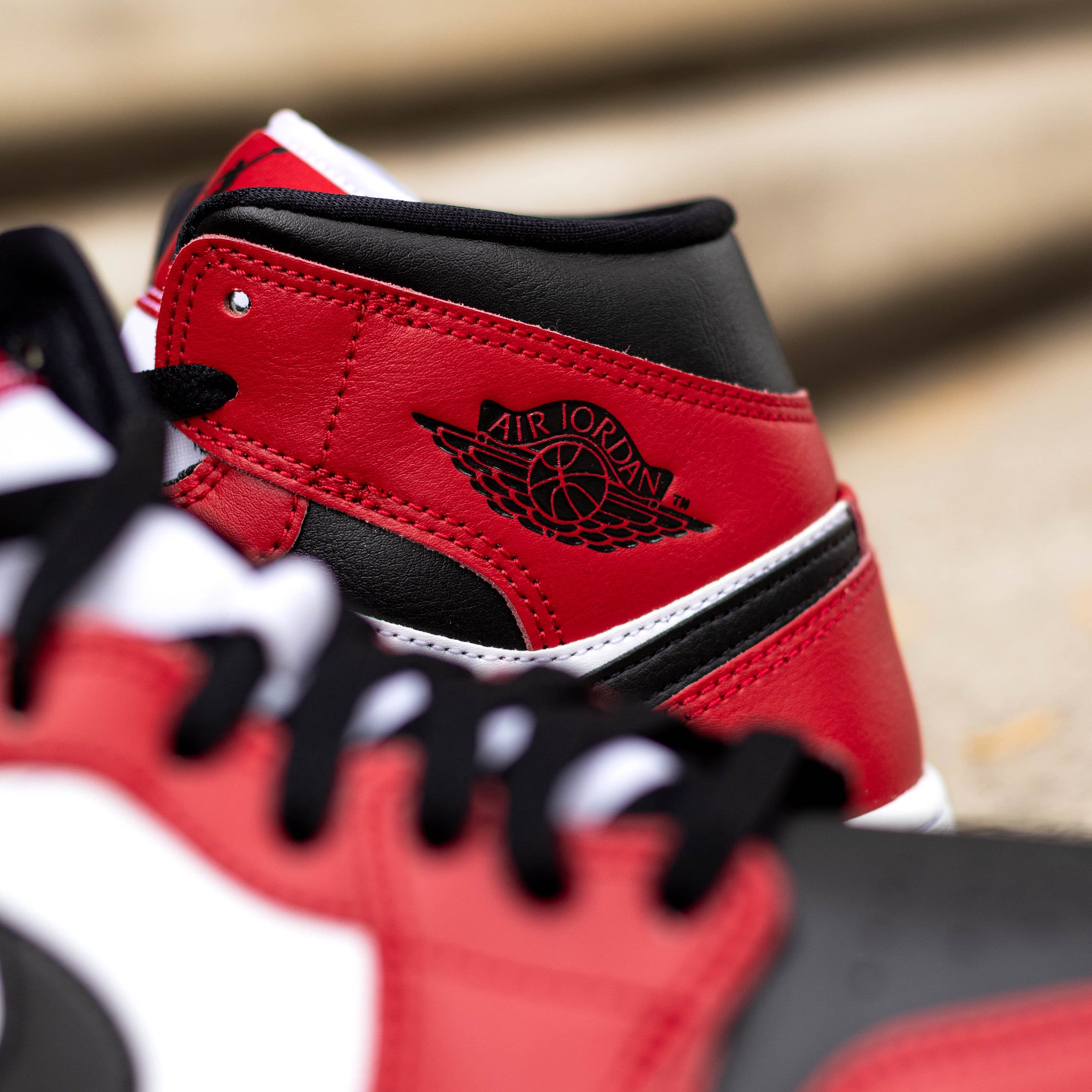 AIR JORDAN 1 MID GYM RED