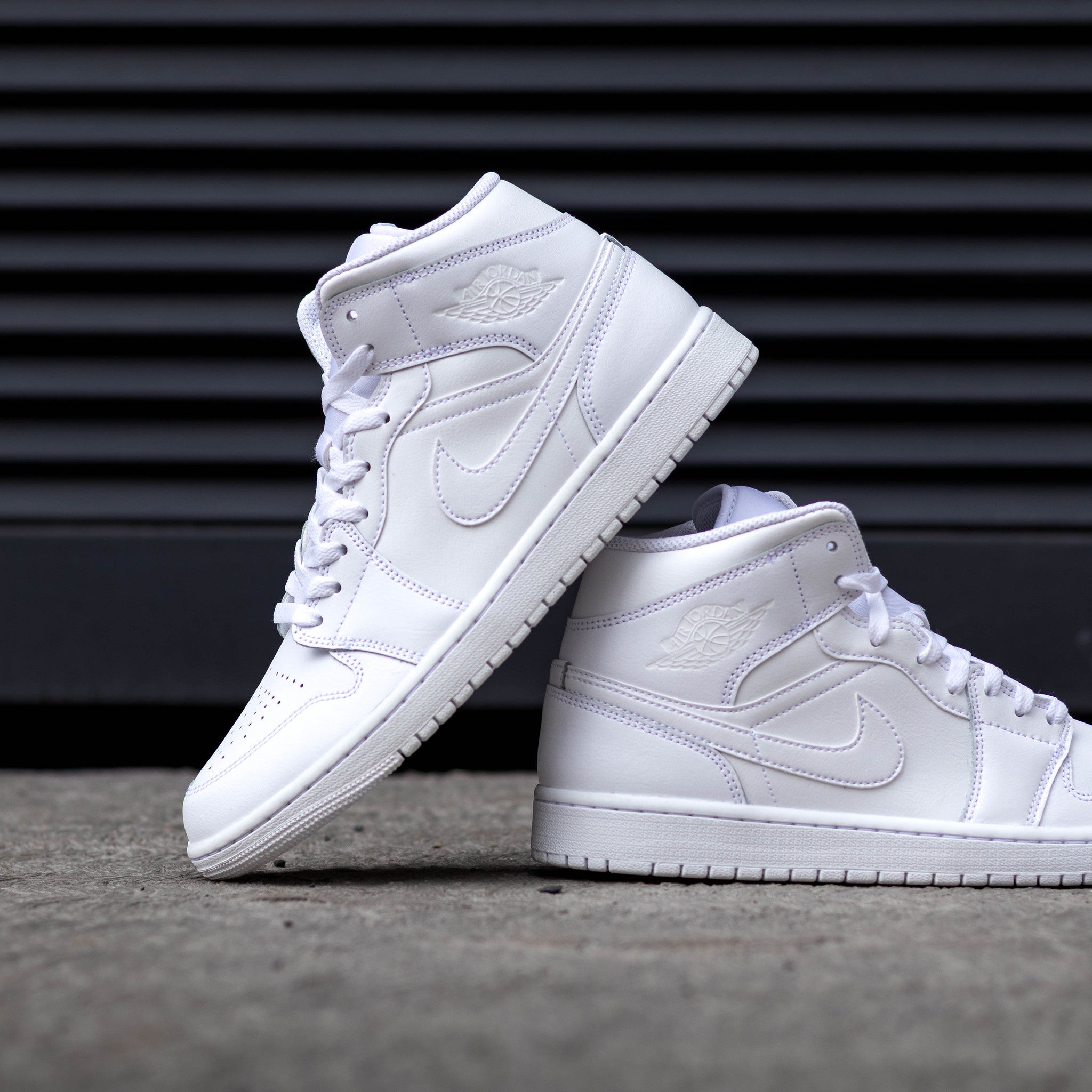 AIR JORDAN 1 MID TRIPLE WHITE