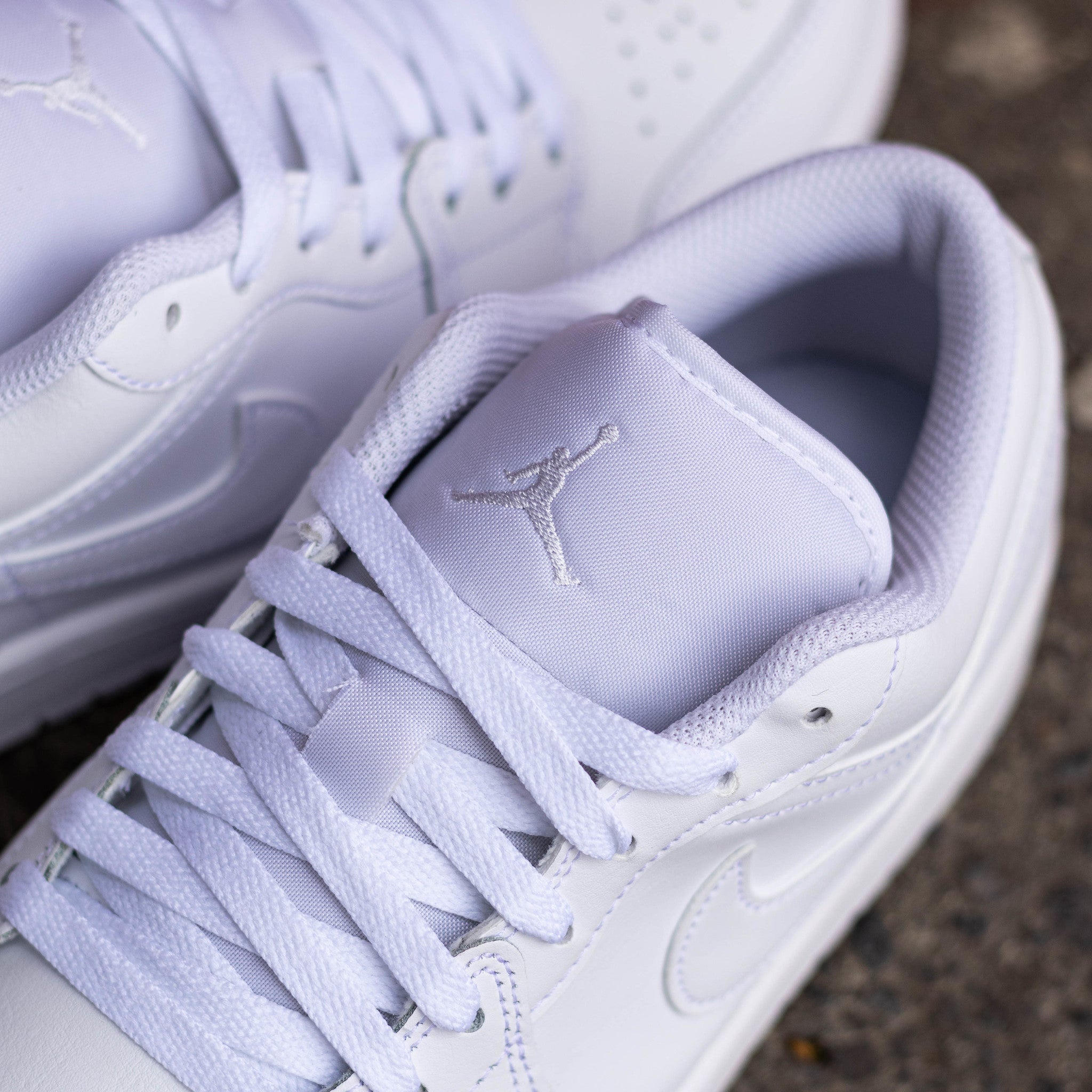 AIR JORDAN 1 LOW TRIPLE WHITE