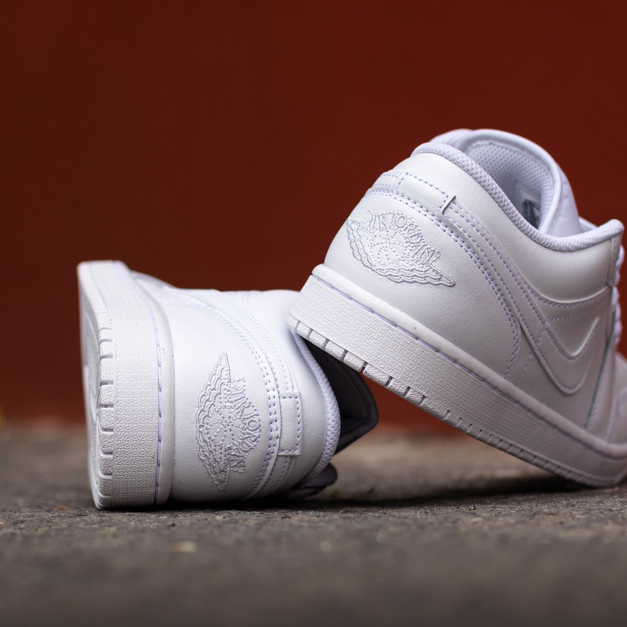 AIR JORDAN 1 LOW TRIPLE WHITE
