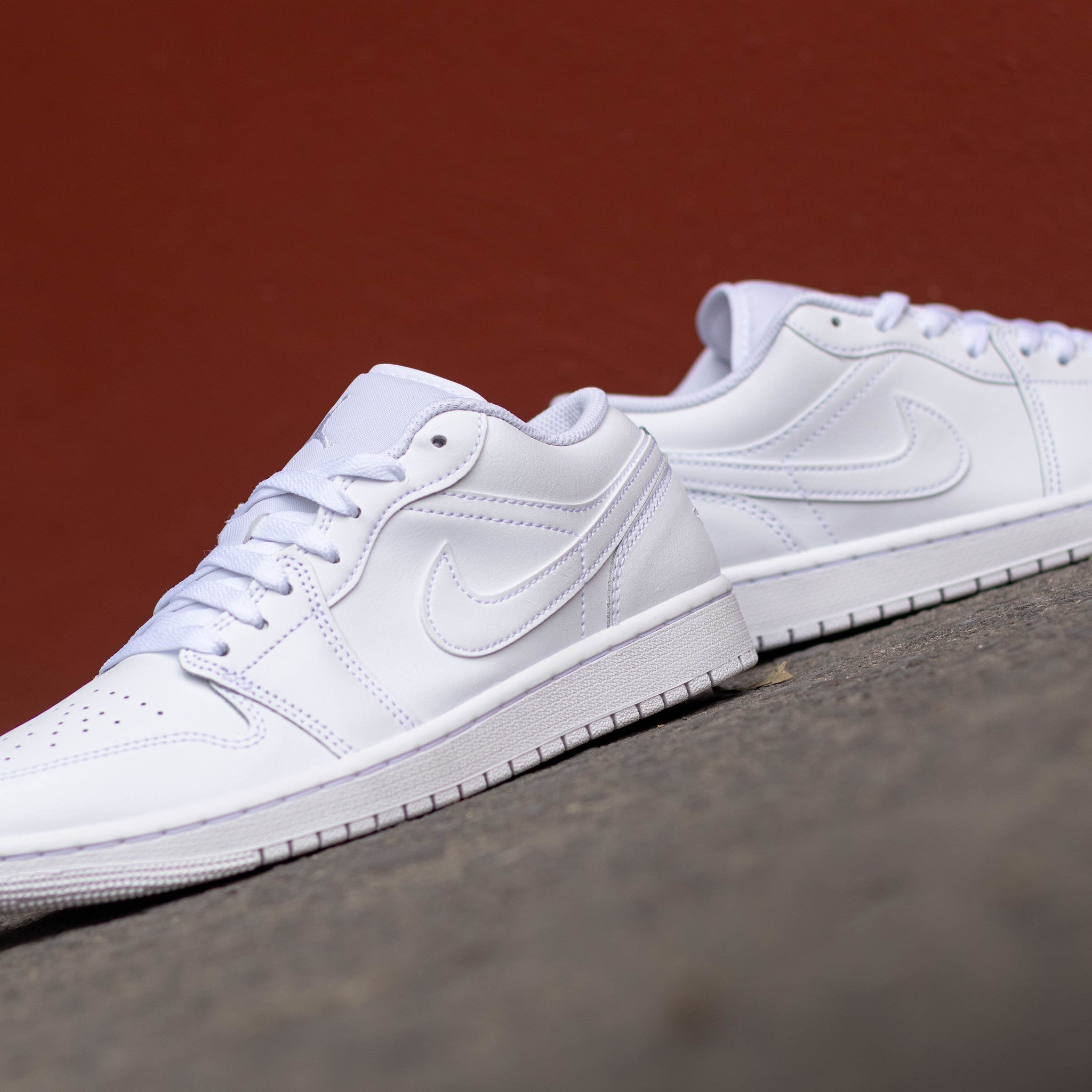 AIR JORDAN 1 LOW TRIPLE WHITE