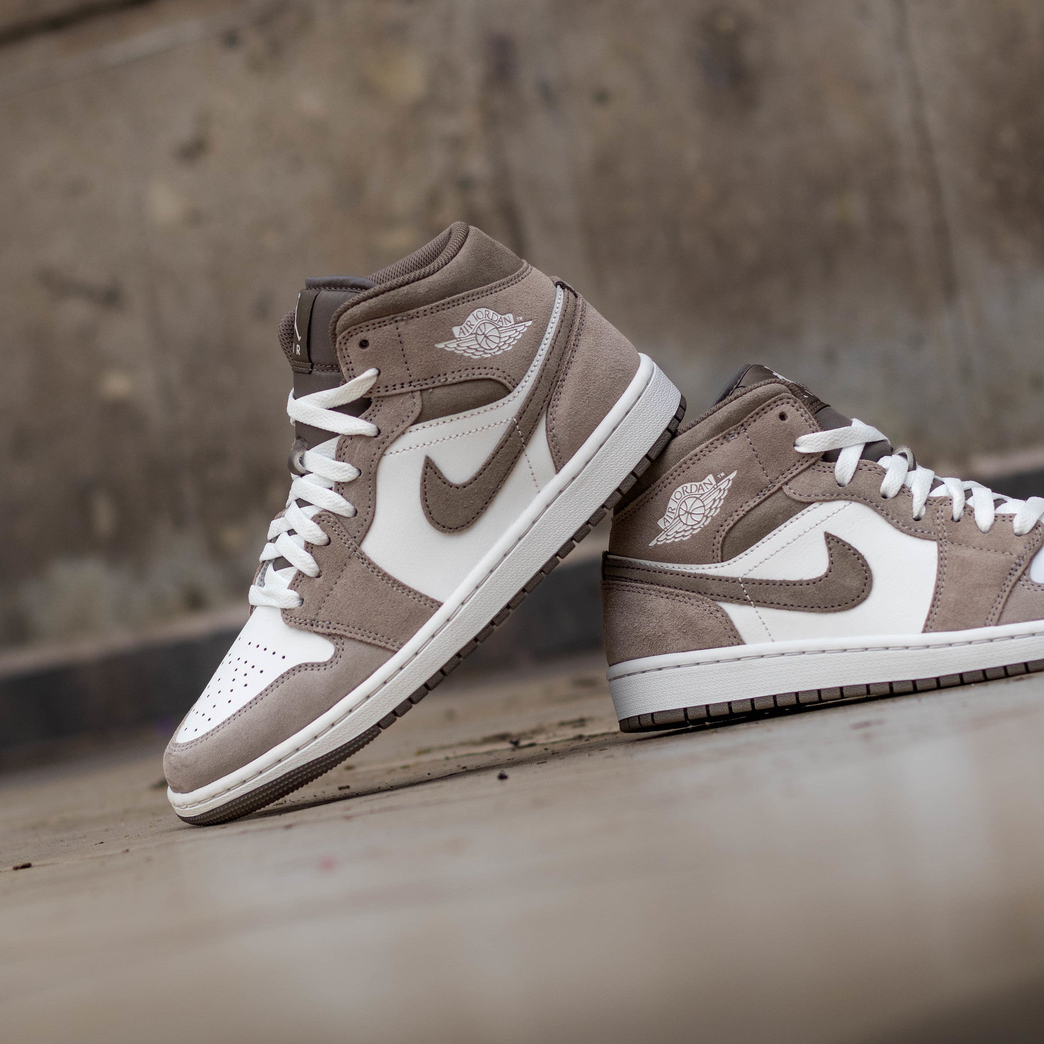 AIR JORDAN 1 MID ENIGMA STONE