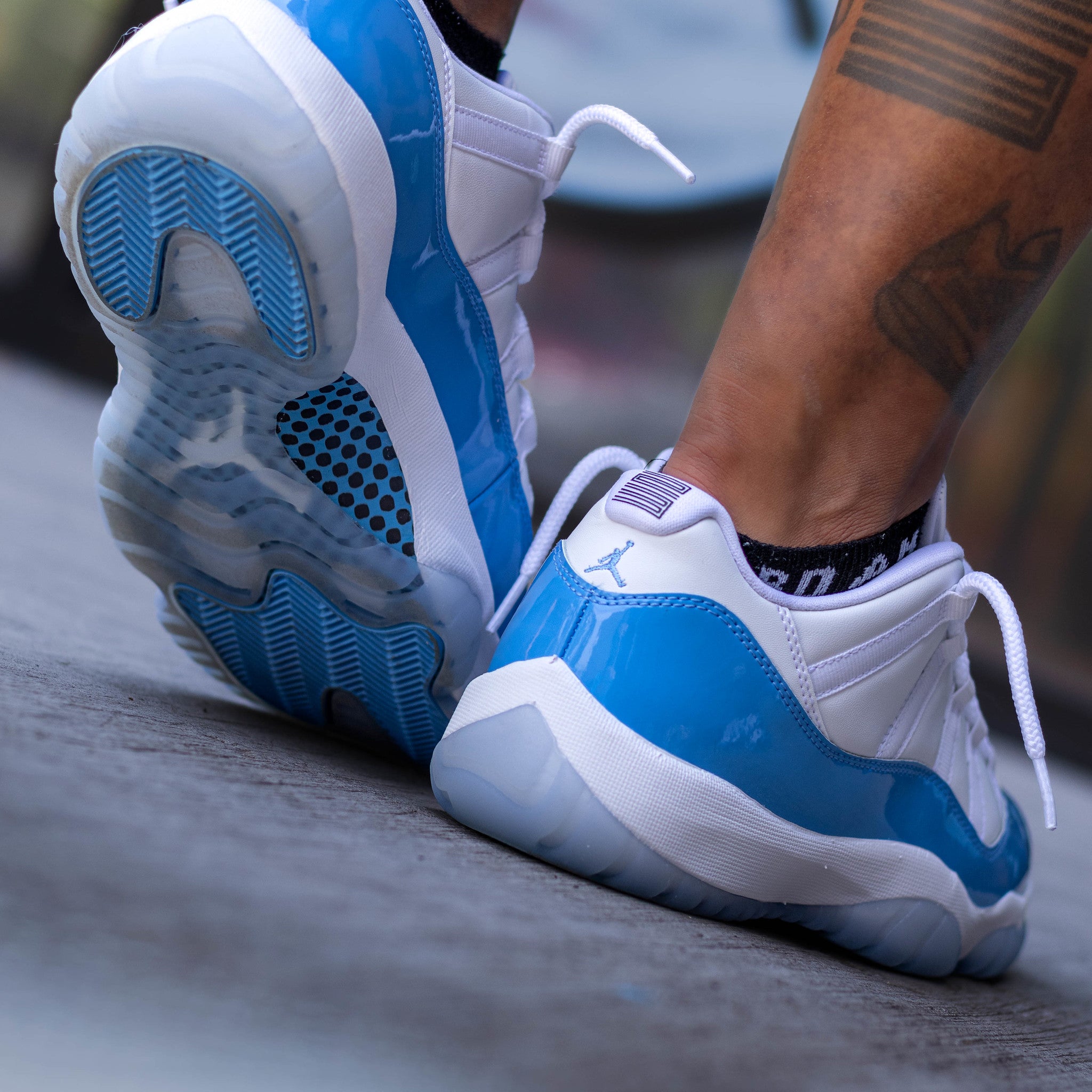 AIR JORDAN 11 LOW UNC