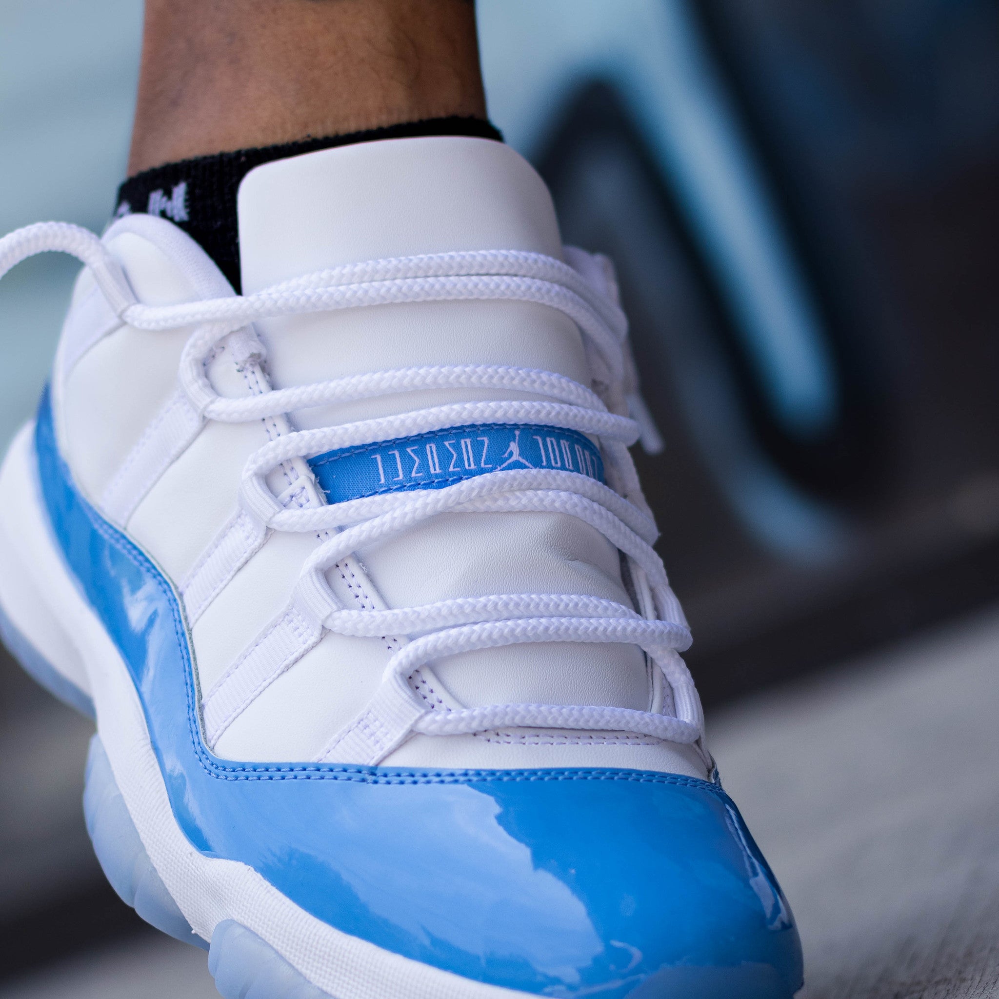 AIR JORDAN 11 LOW UNC