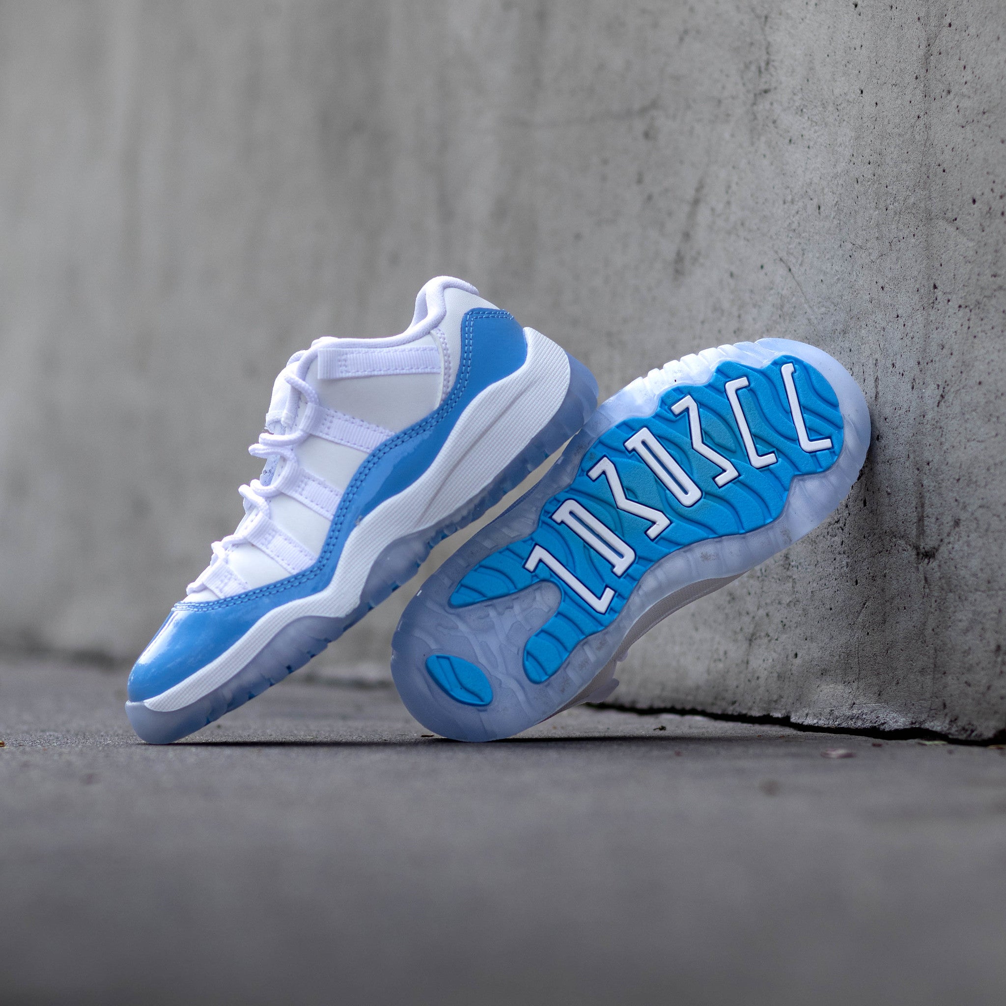 AIR JORDAN 11 LOW UNC PS