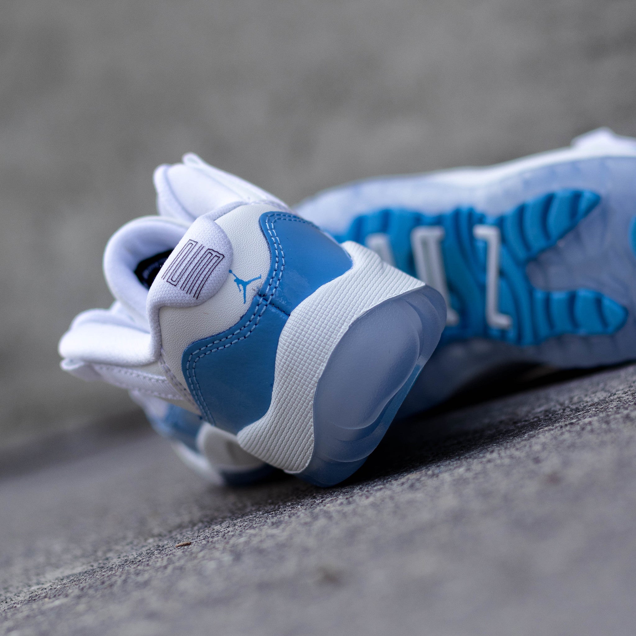 AIR JORDAN 11 LOW UNC PS