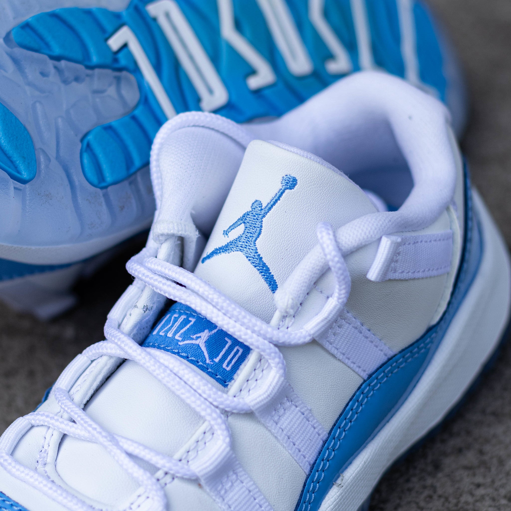 AIR JORDAN 11 LOW UNC PS