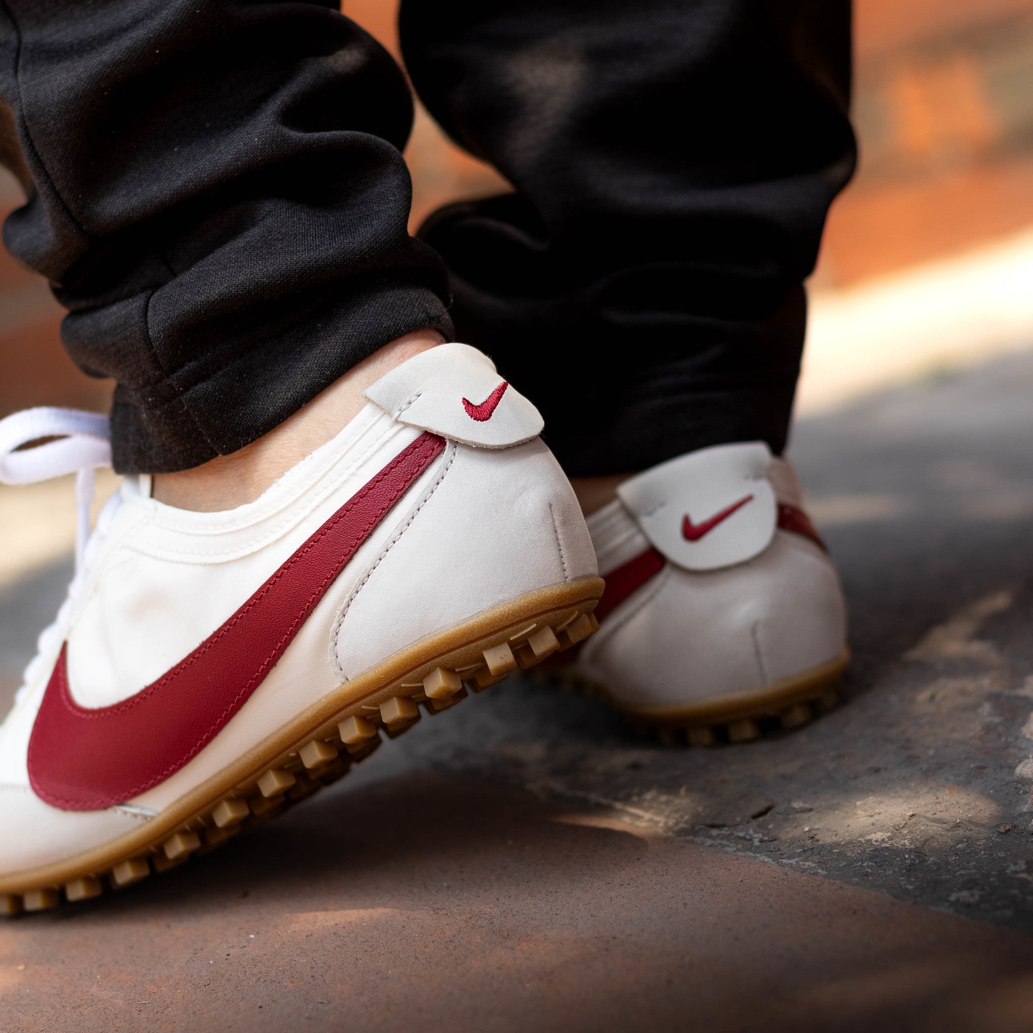 NIKE MOON SHOE WHITE TEAM CRIMSON W