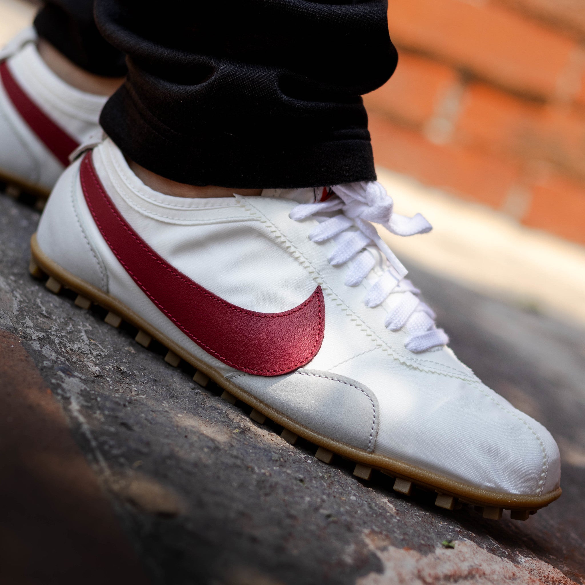 NIKE MOON SHOE WHITE TEAM CRIMSON W