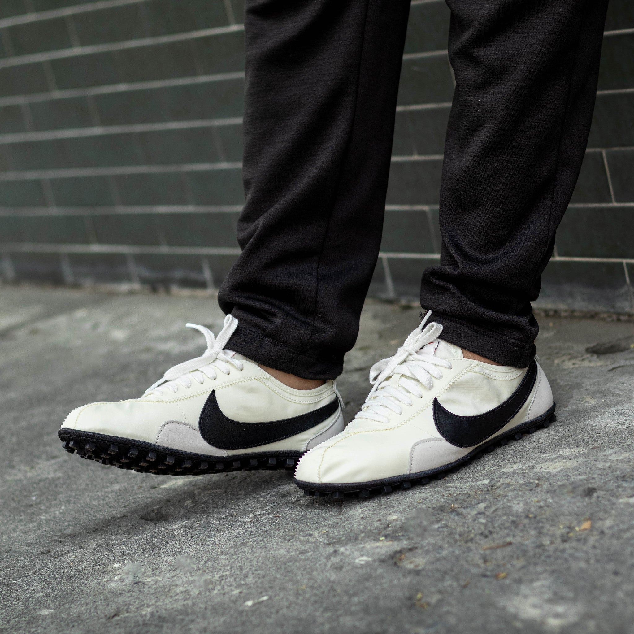 NIKE MOON SHOE SOFT PEARL BLACK W