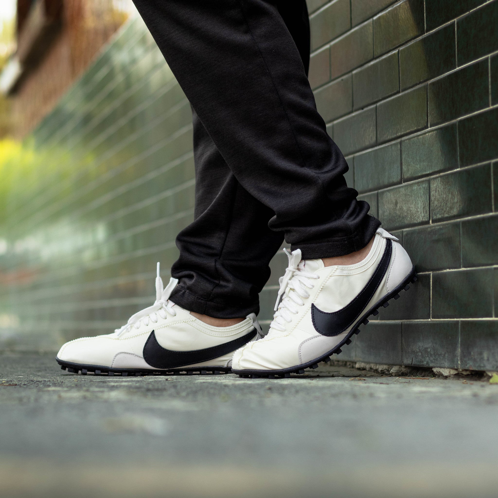 NIKE MOON SHOE SOFT PEARL BLACK W