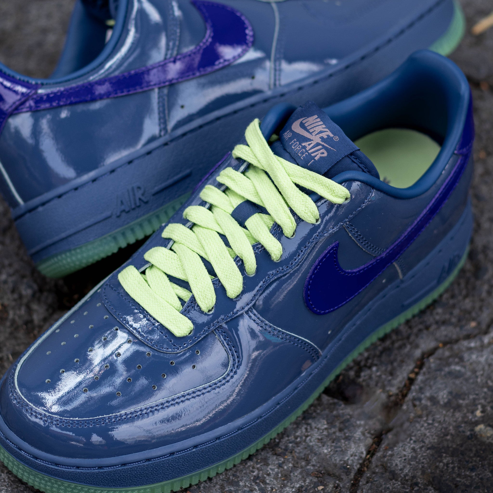 NIKE AIR FORCE ONE LOW PATENT NAVY GRAPE