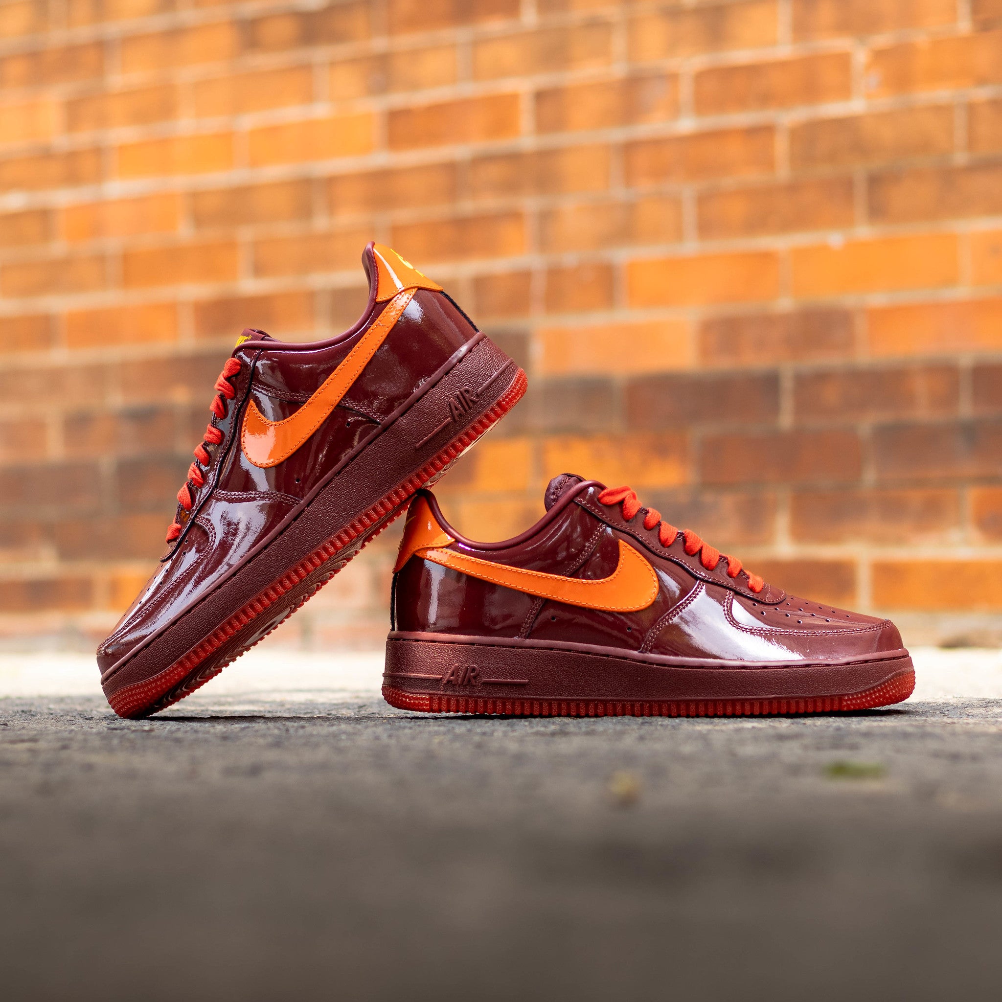 NIKE AIR FORCE ONE LOW PATENT DARK TEAM RED