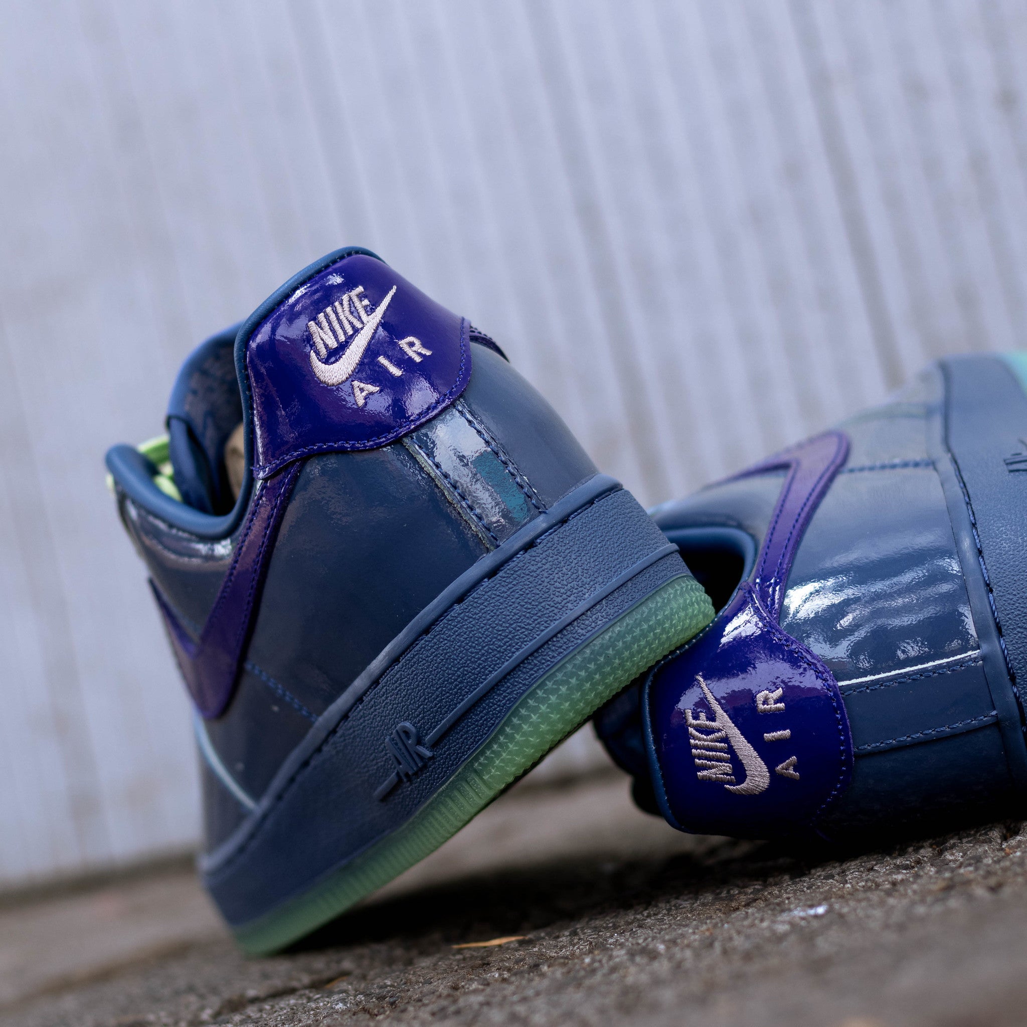NIKE AIR FORCE ONE LOW PATENT NAVY GRAPE