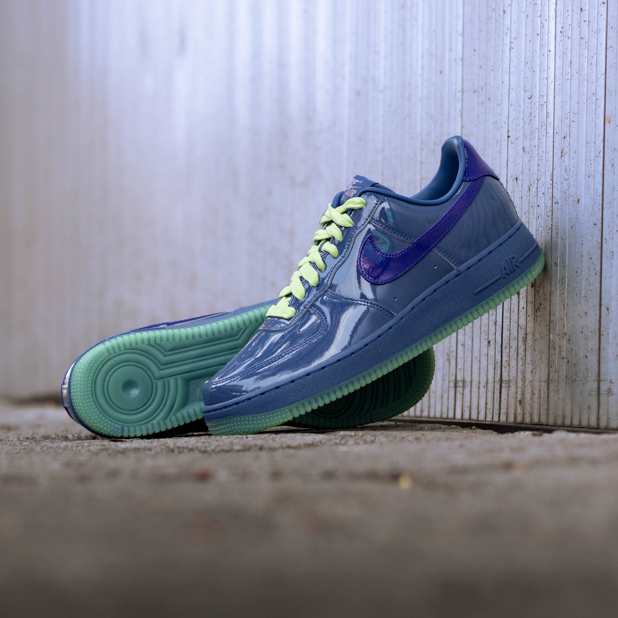 NIKE AIR FORCE ONE LOW PATENT NAVY GRAPE