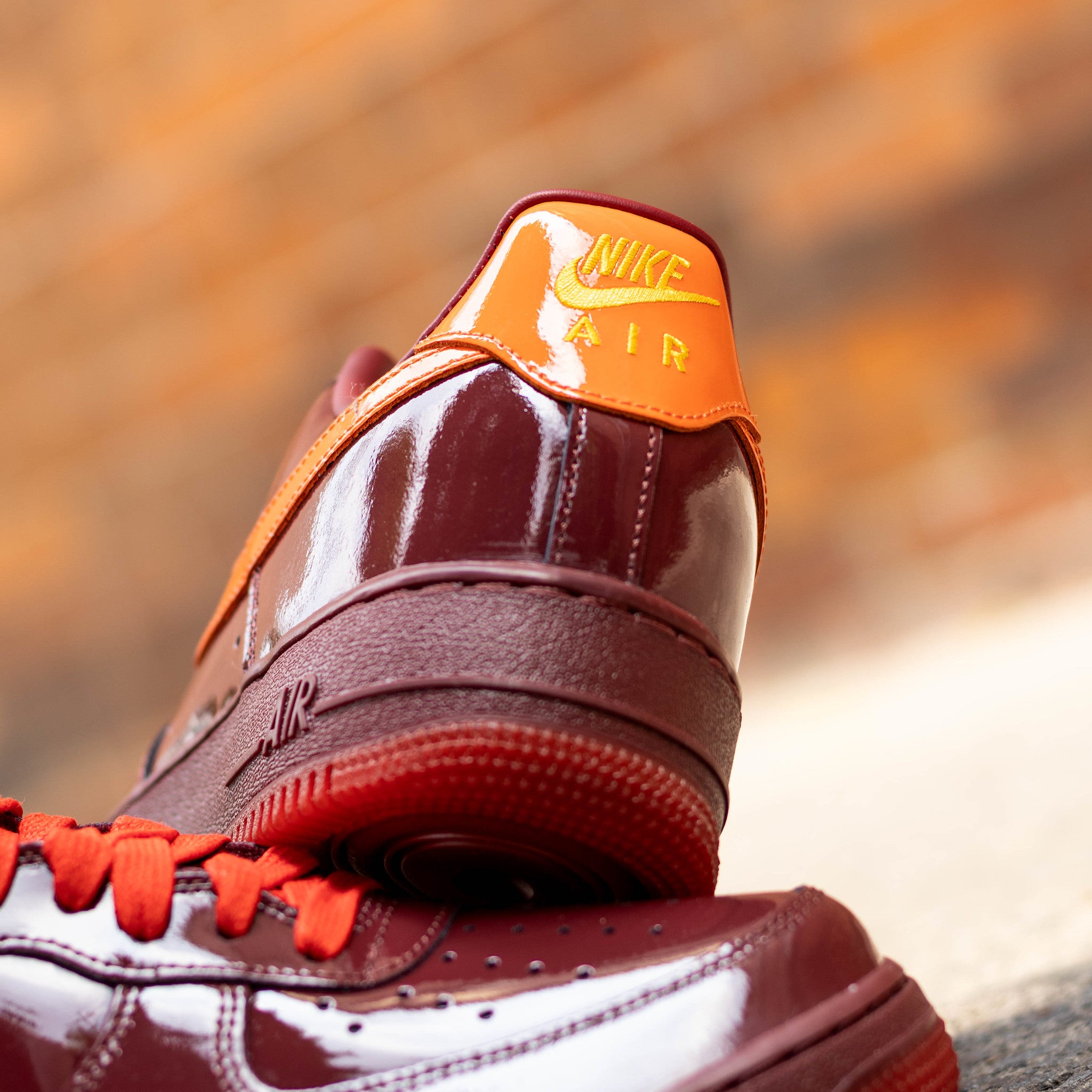 NIKE AIR FORCE ONE LOW PATENT DARK TEAM RED