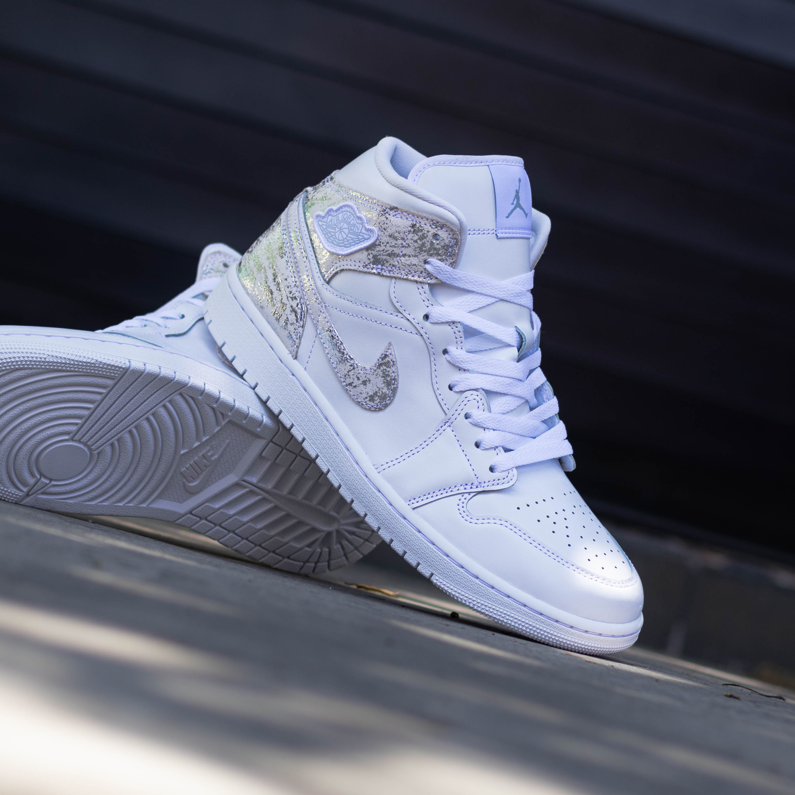 AIR JORDAN 1 MID DISTRESSED WHITE SILVER