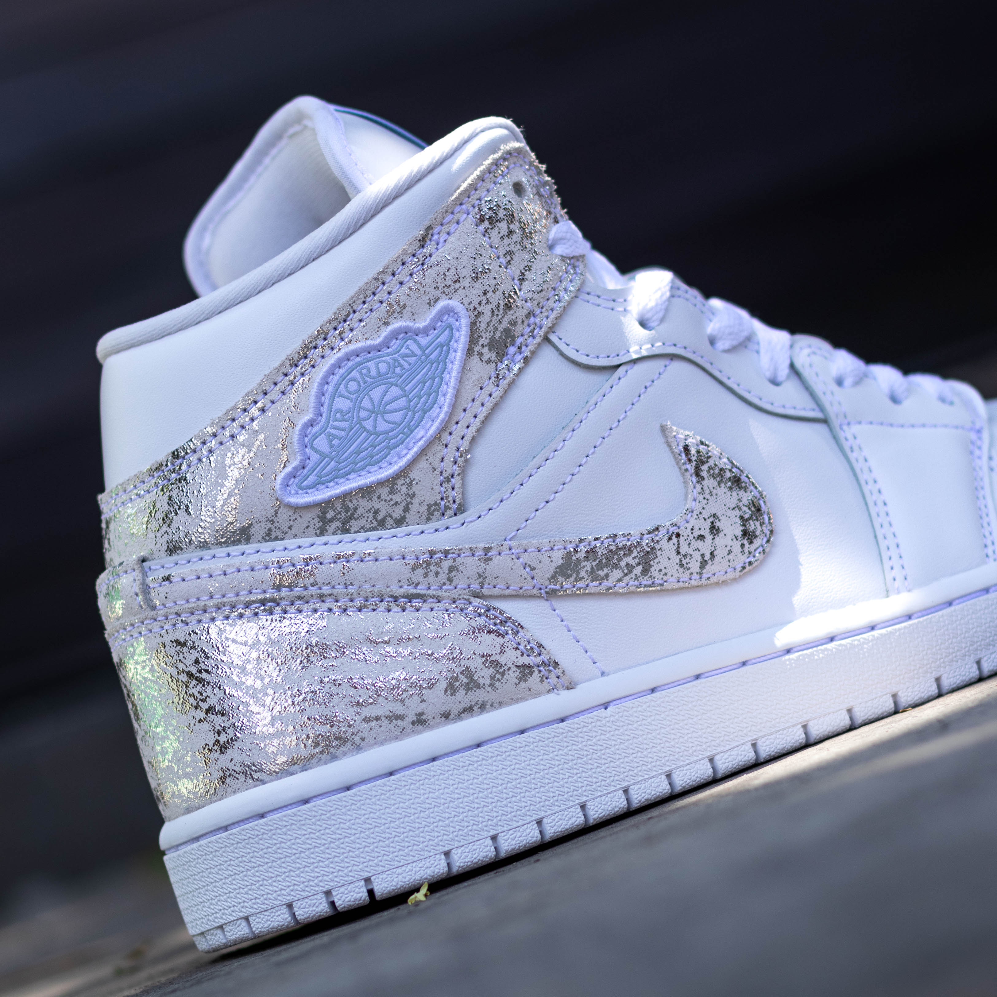 AIR JORDAN 1 MID DISTRESSED WHITE SILVER